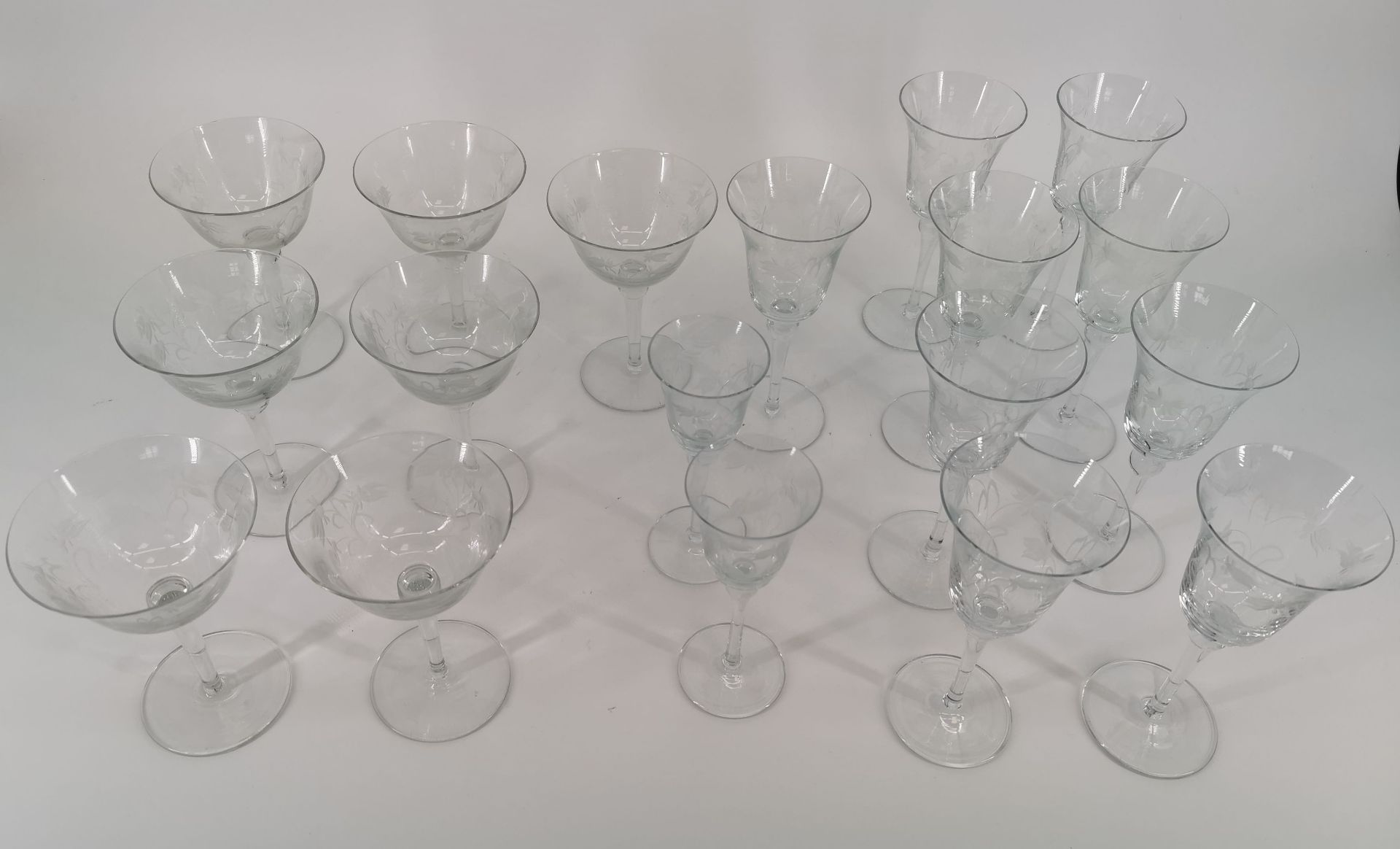 GLASS SET - Image 2 of 5