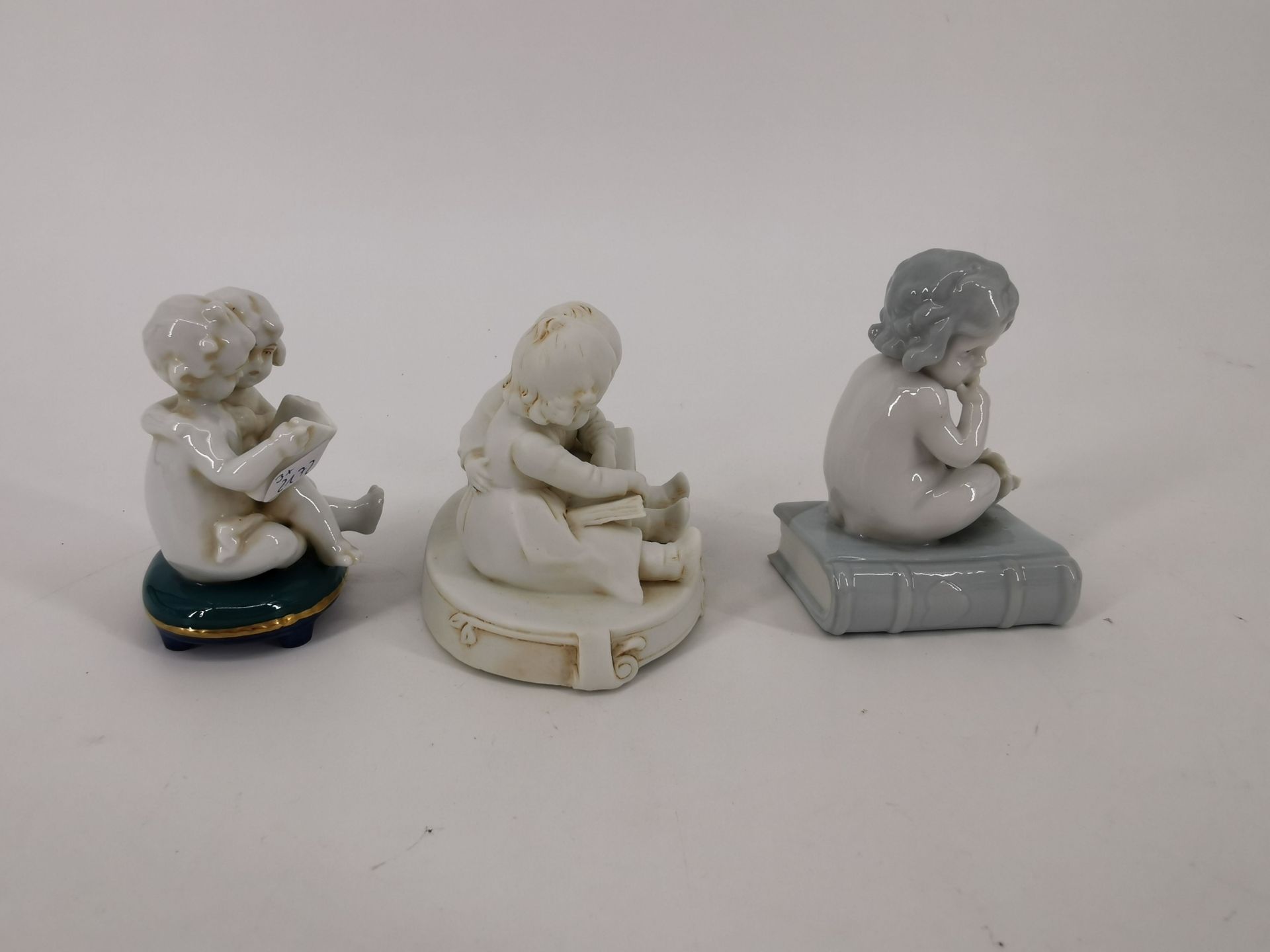 3 PORCELAIN FIGURES - Image 2 of 5