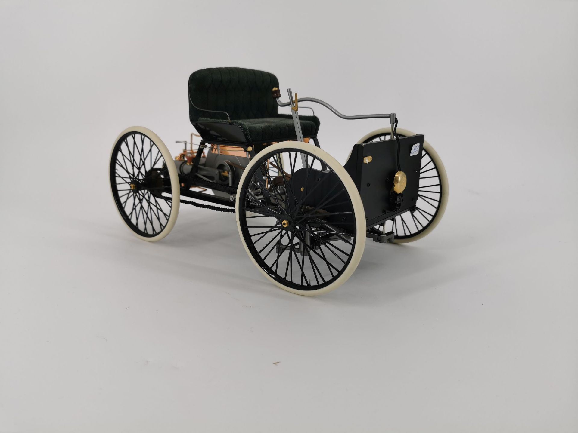 MODEL CAR  - Image 2 of 5