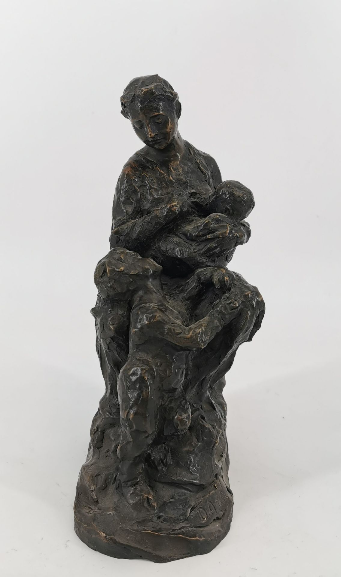 SCULPTURE - MOTHER WITH HER CHILDREN