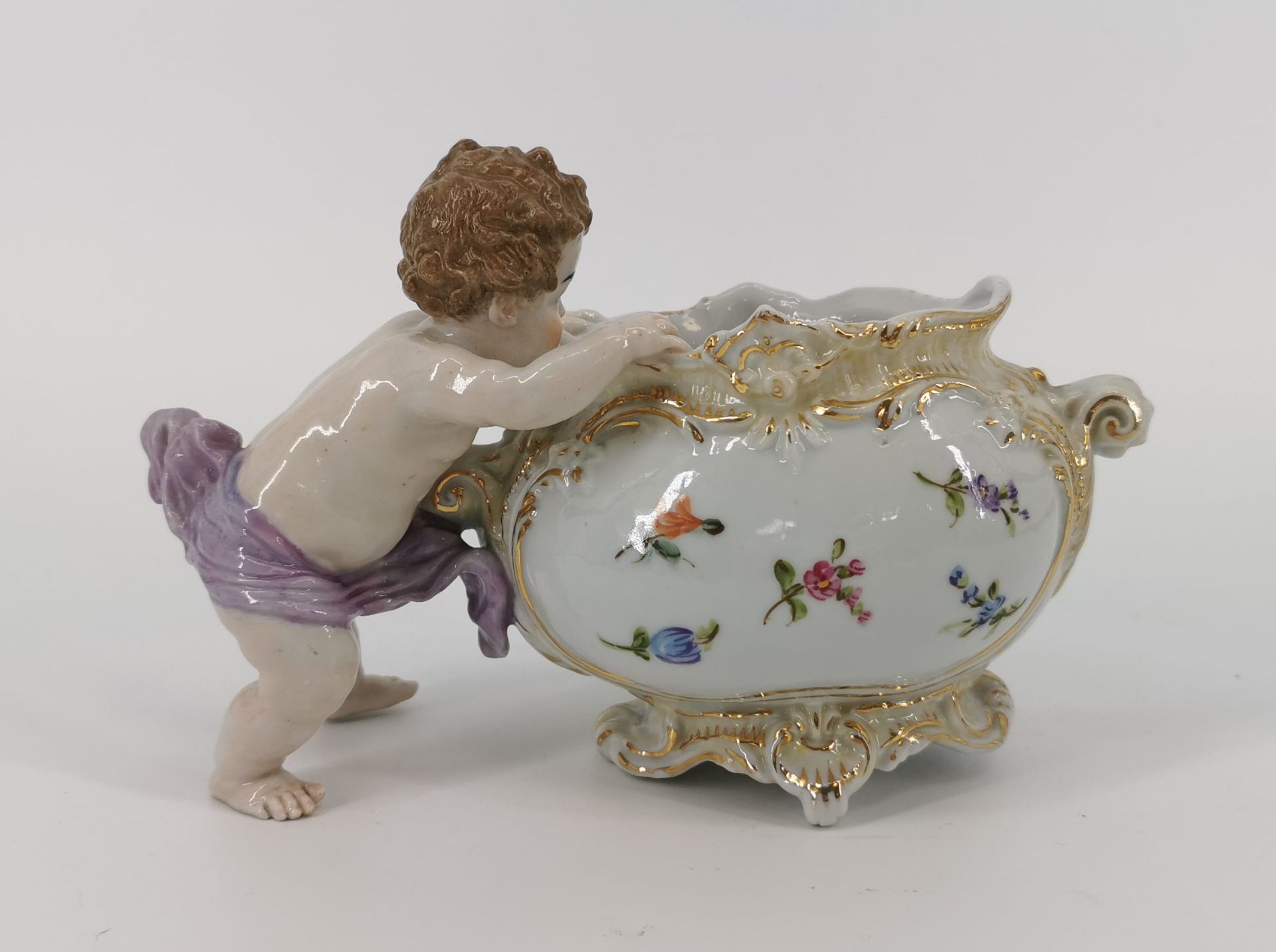 VASE WITH PUTTO - Image 3 of 10