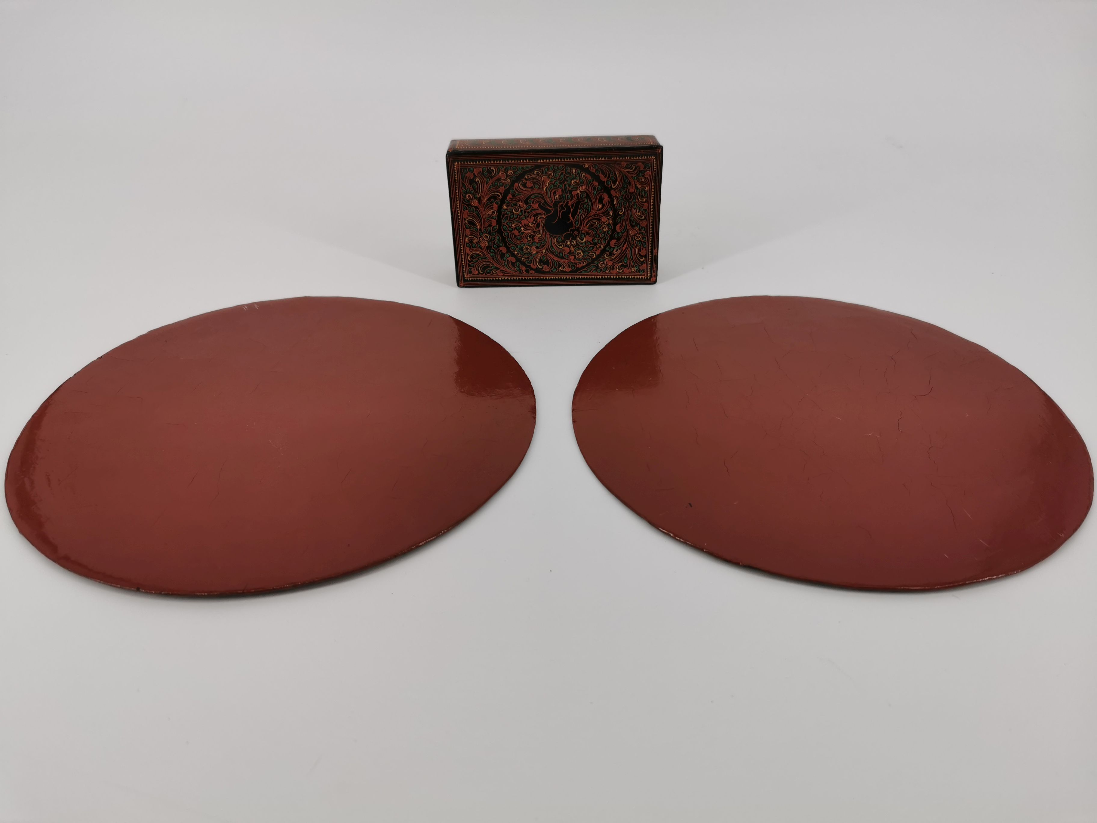 LACQUER DISCS AND A BOX - Image 3 of 3
