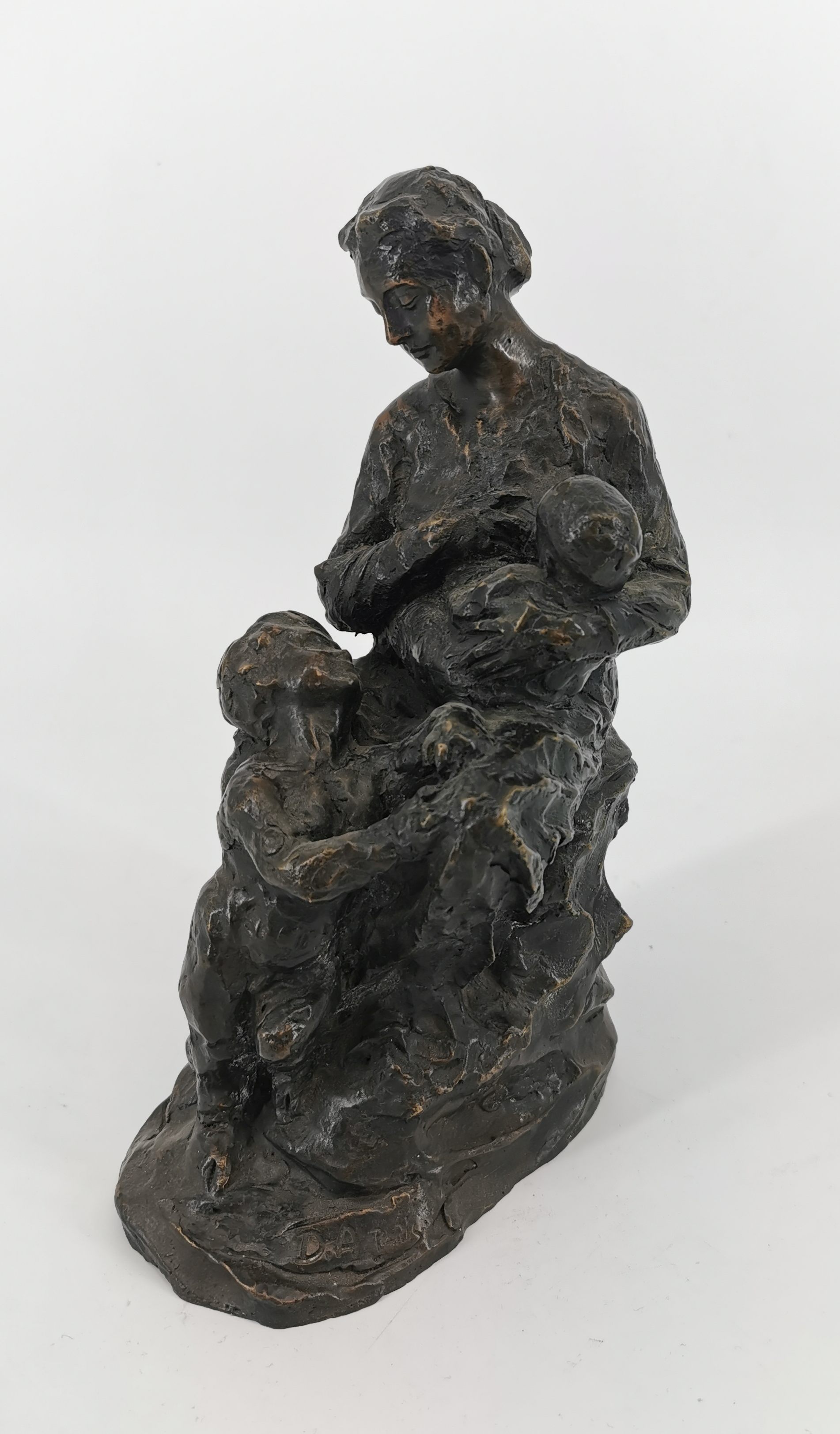 SCULPTURE - MOTHER WITH HER CHILDREN - Image 4 of 8