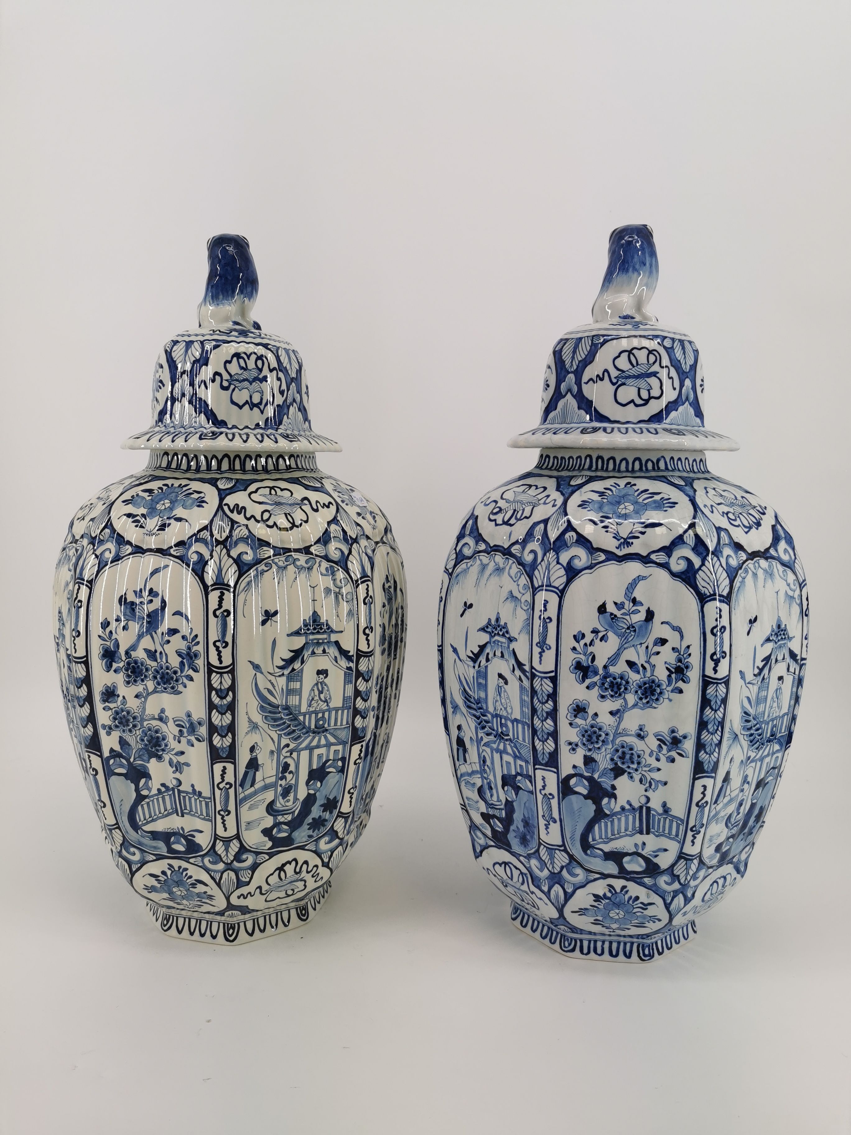 PAIR OF CHINOISE LID VASES - Image 6 of 7