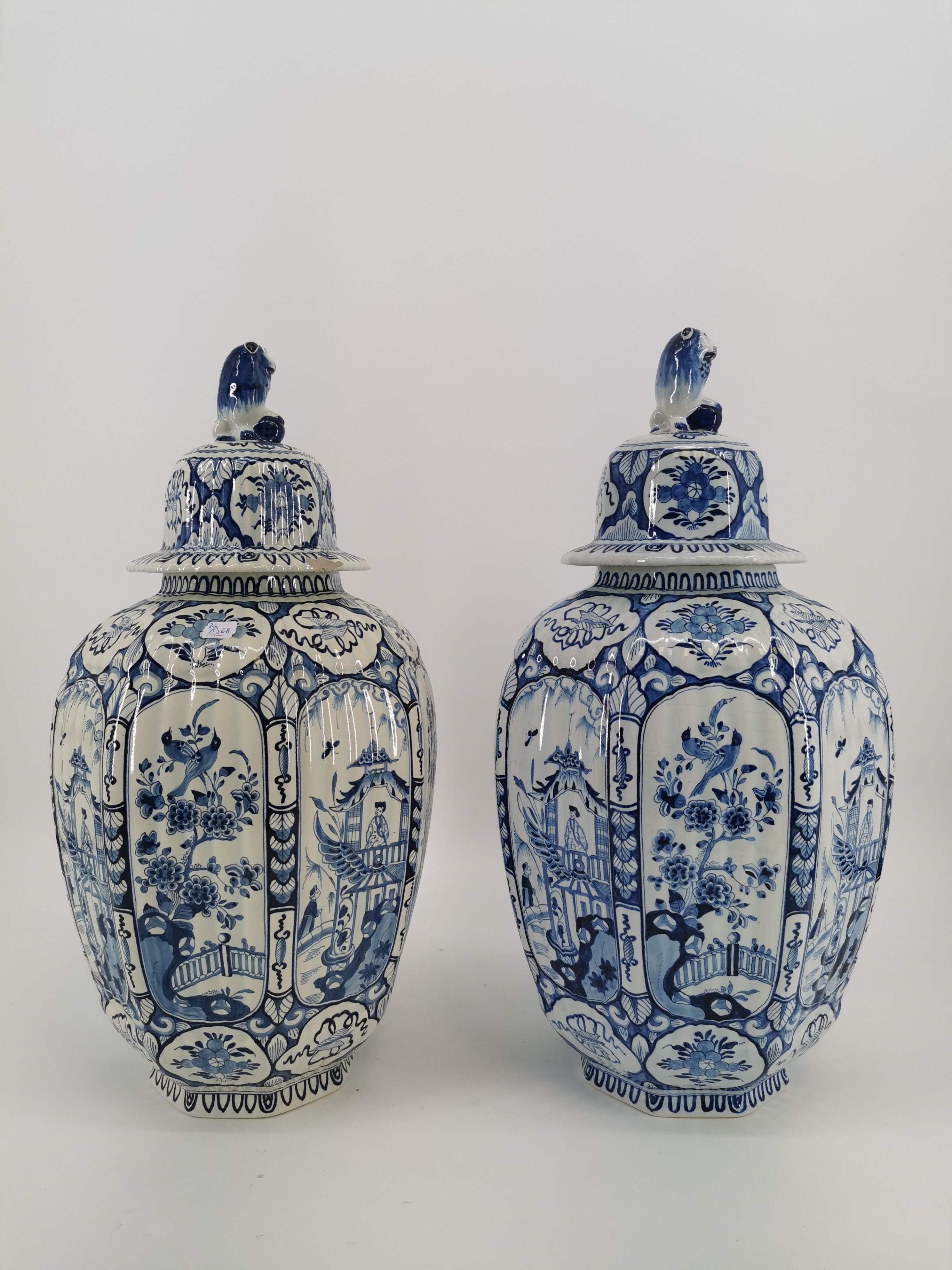 PAIR OF CHINOISE LID VASES - Image 5 of 7