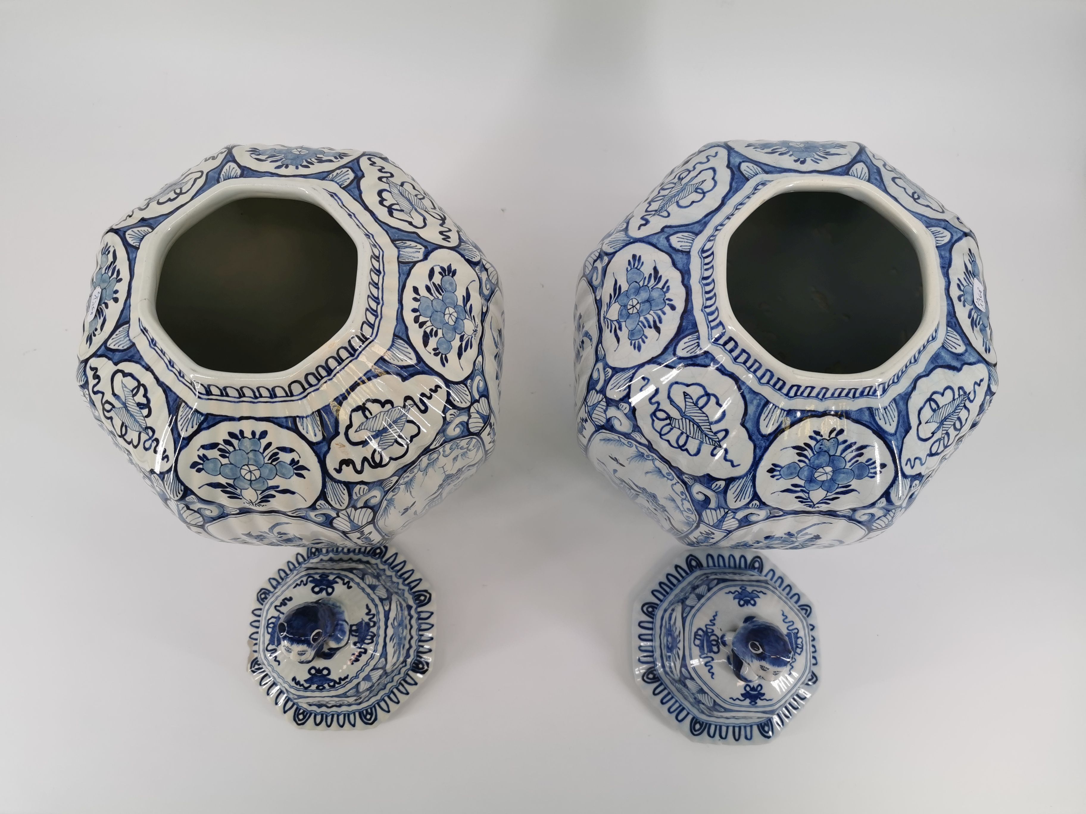 PAIR OF CHINOISE LID VASES - Image 4 of 7