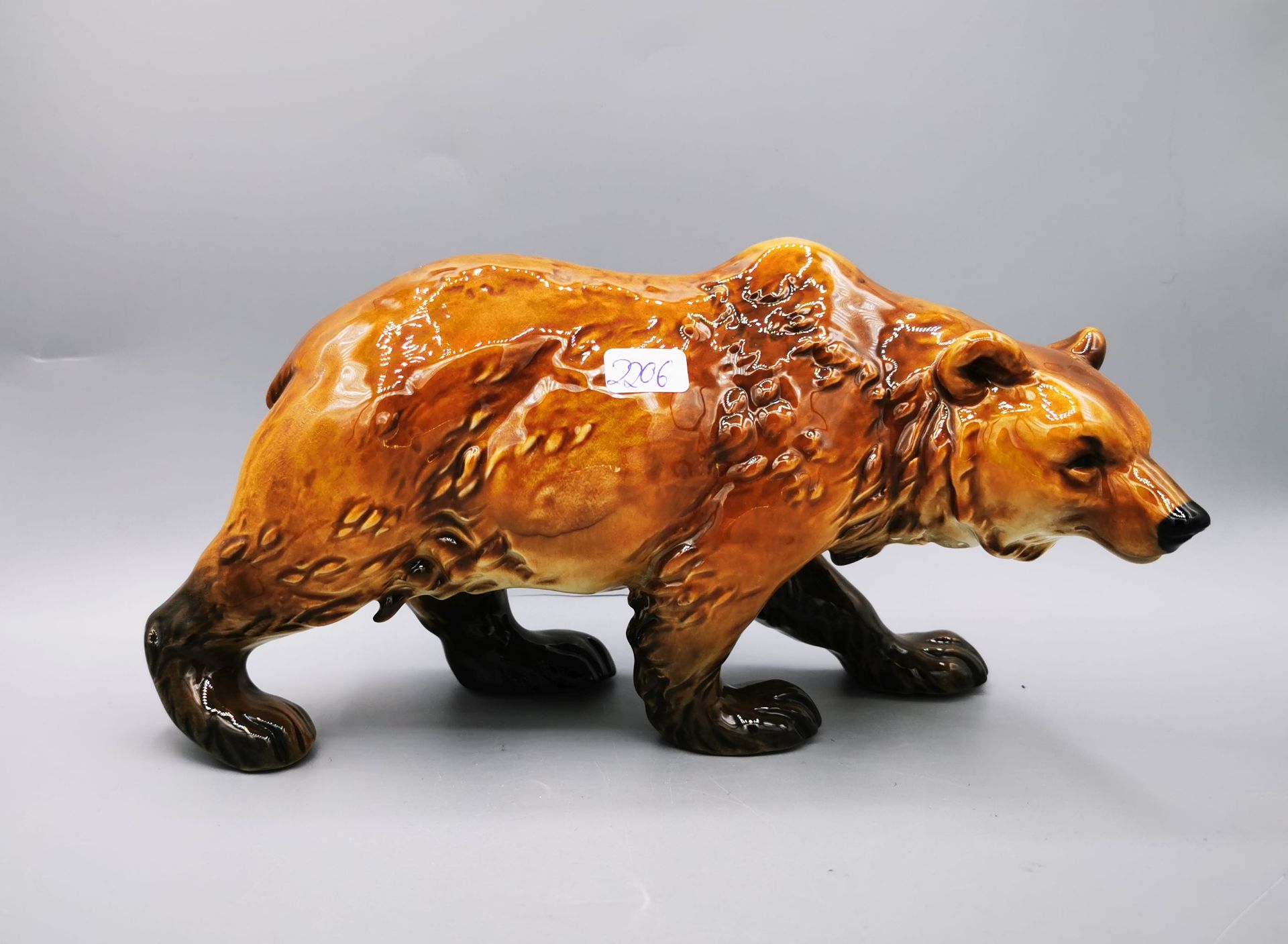 PORZELLANFIGUR "BRAUNBÄR"