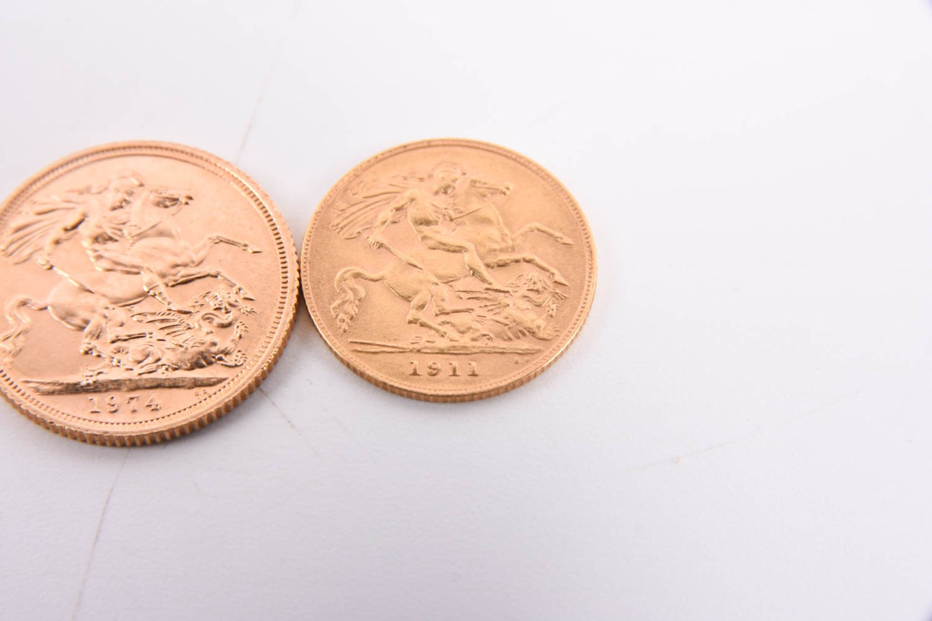 GB 1 Sovereign, 1974 - Goldmünze St. George und der Drache und Großbritannien ½ Pfund (Halb-Sovereig - Image 3 of 5