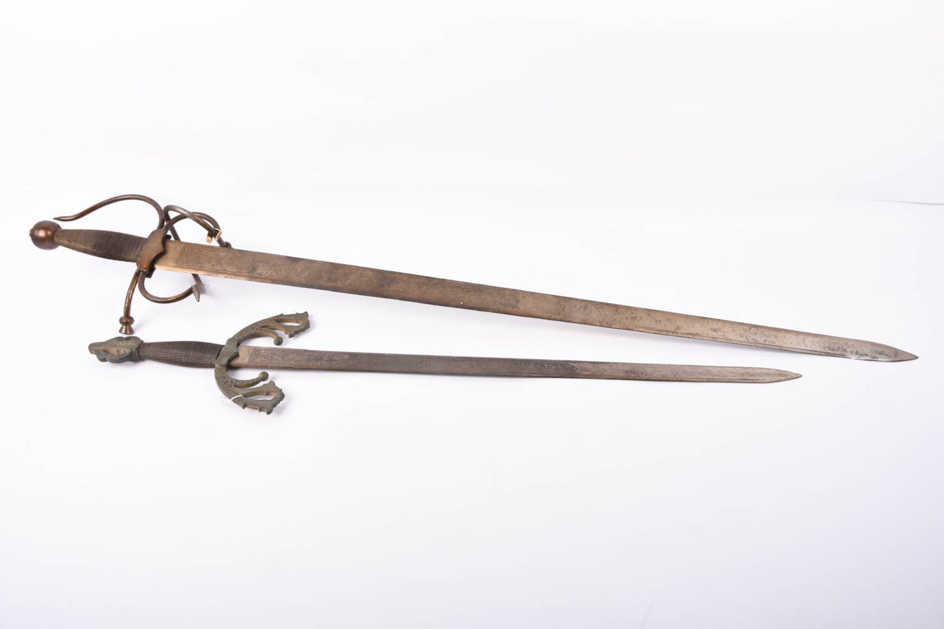 Zwei spanische Toledo Schwerter