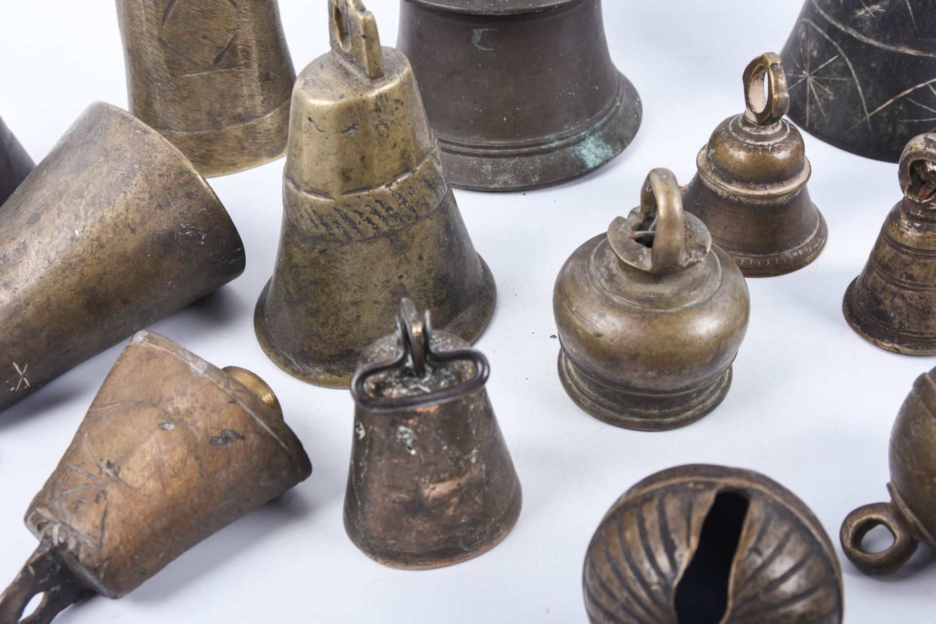 Konvolut Messing- und Bronze-Glocken - Bild 4 aus 13