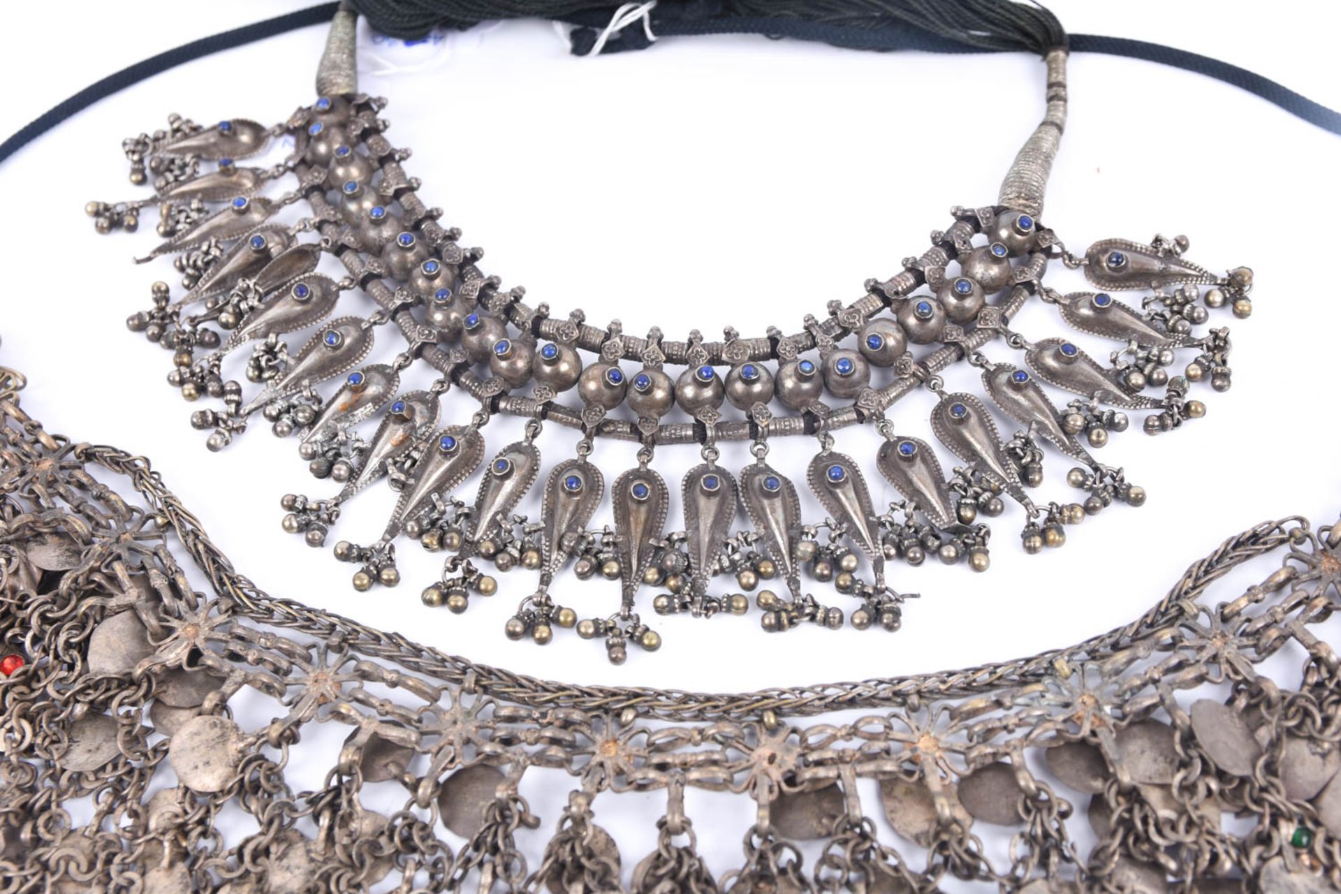 Zwei afrikanische Halsketten - Image 2 of 7