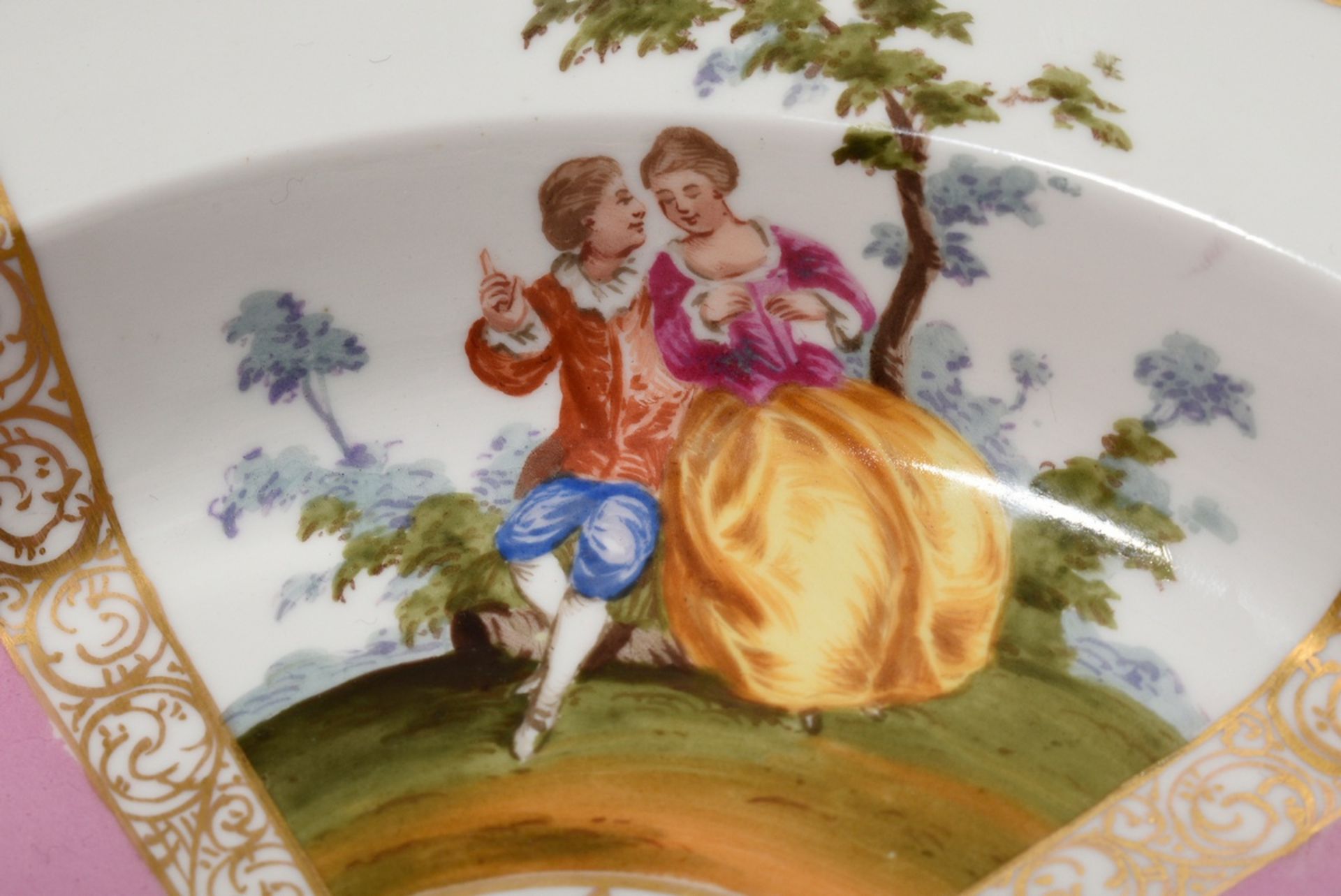 Meissen plate "Lovers" with watteau painting on rosé fond, probably house painting, Ø 23cm, 19th c. - Image 5 of 6
