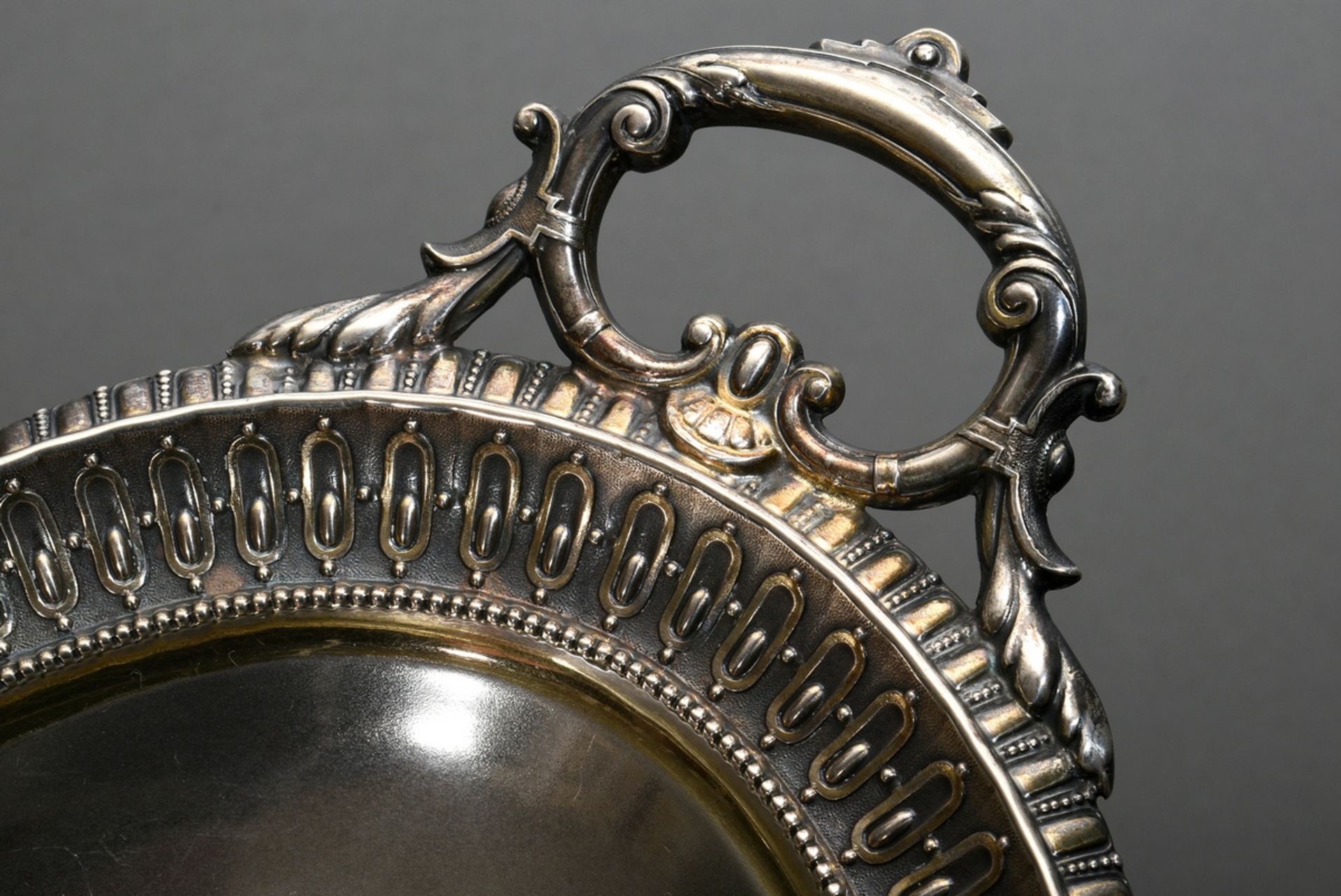 A pair of late Biedermeier top bowls in oval form with engraved ornamental decoration and sculpted  - Image 3 of 6
