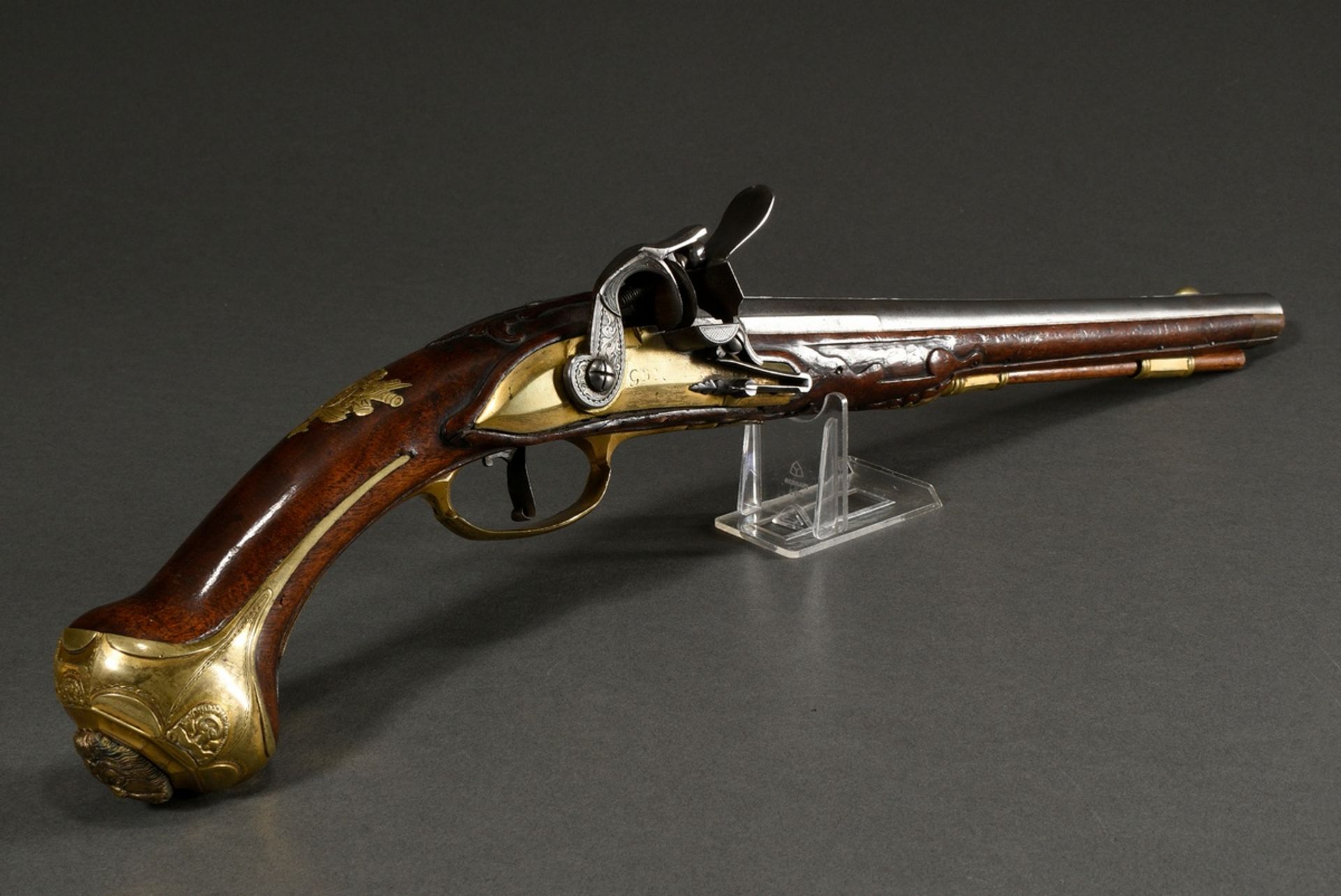 Muzzle loading flintlock cavalry pistol with iron barrel and brass gilt, finely engraved fittings " - Image 19 of 21