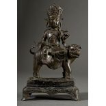 Chinesischer Bodhisattva Manjushri / Wenshu Pusa mit Krone und Schmuck in Lalitasana auf Fo-Löwe, f