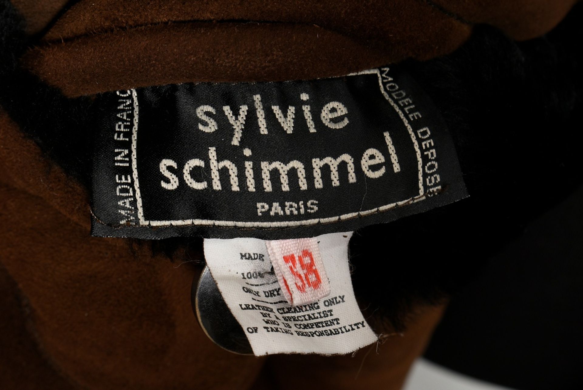Gerade geschnittene Shearling Wendejacke mit beidseitigen Taschen und Knöpfen, Lammfell schwarz gef - Bild 7 aus 7