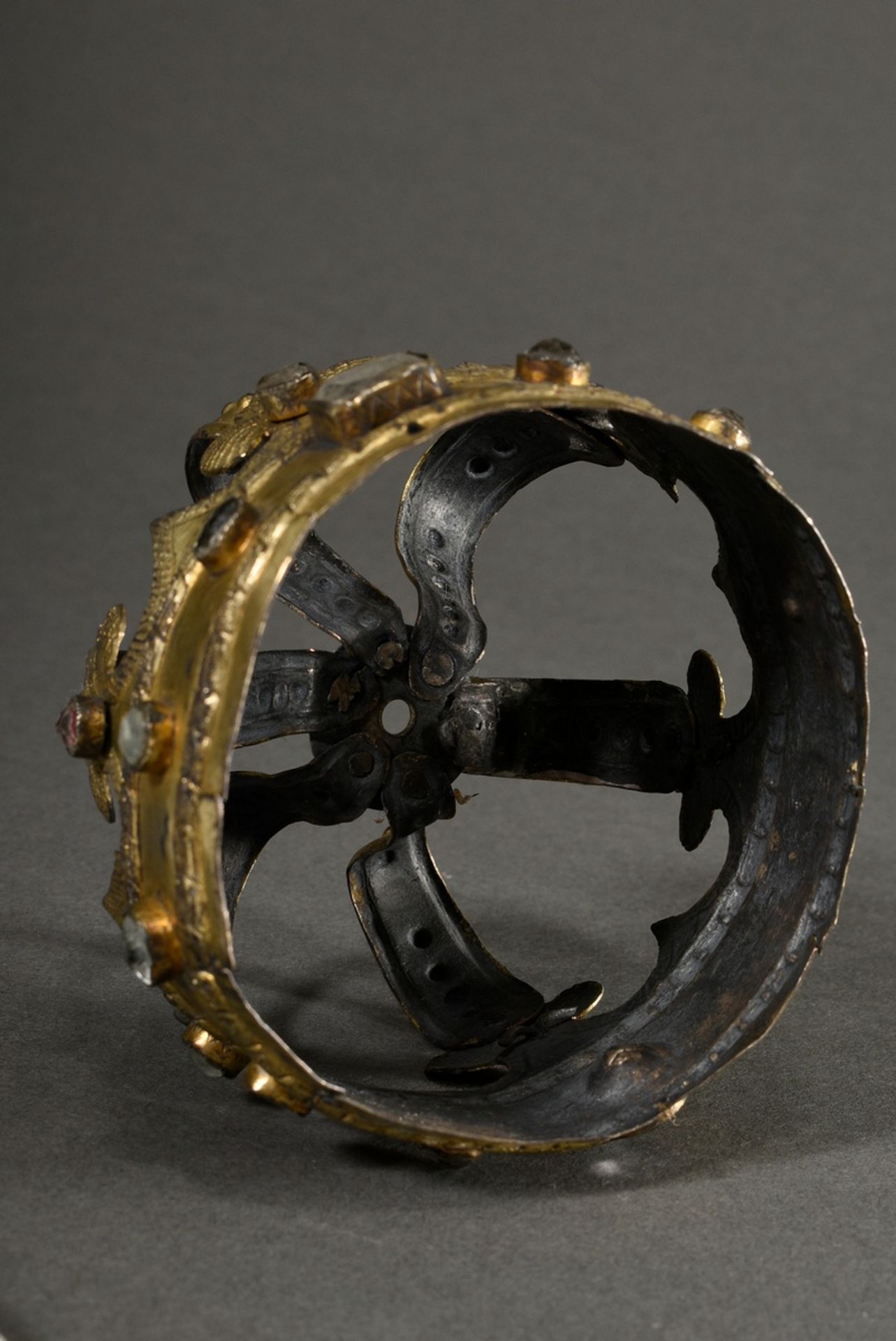 Antique crown of the Virgin Mary with glass stones, probably South German, 19th century, gilt metal - Image 4 of 9