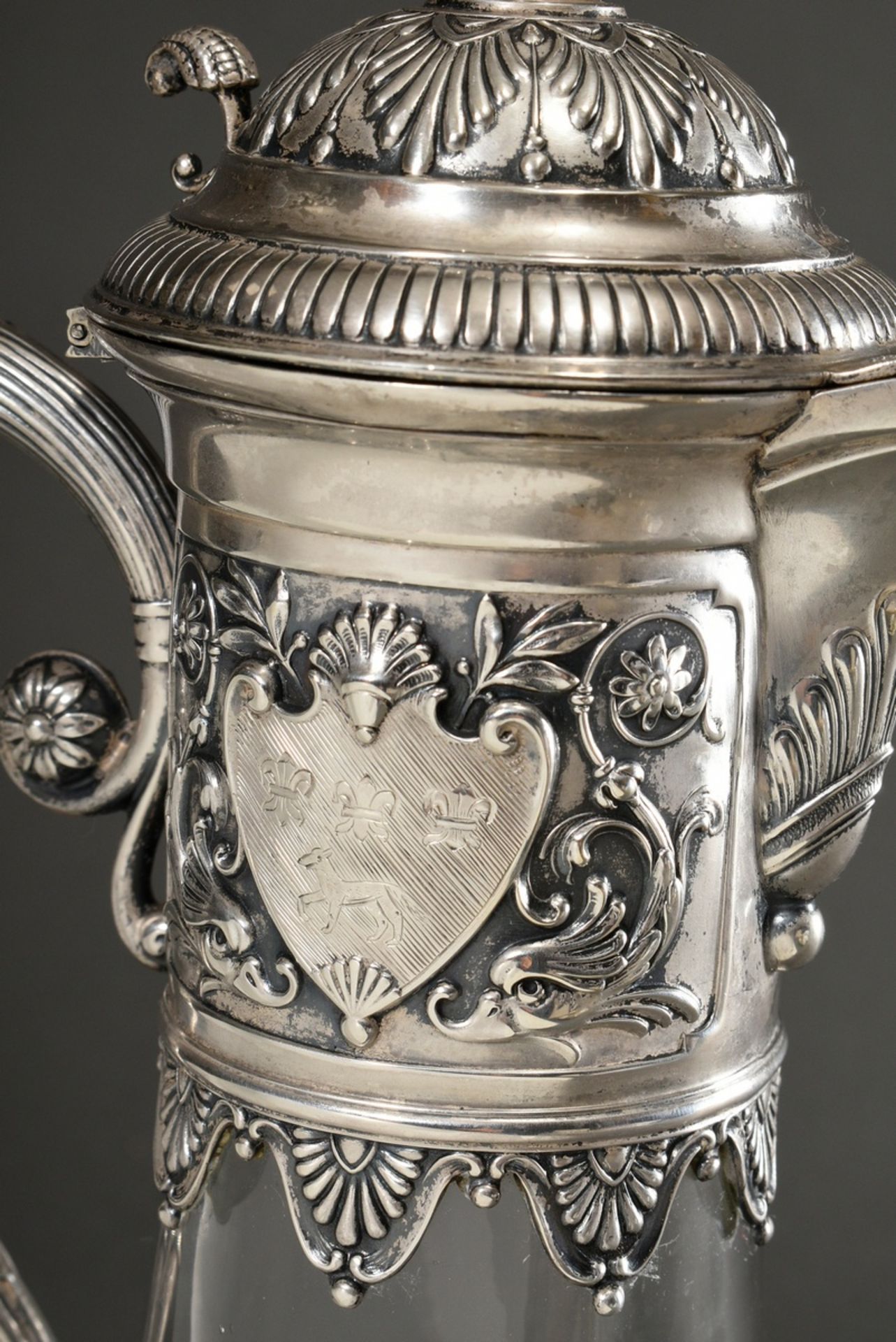 Historicism tankard with faceted base and richly ornamented mounting and engraved coats of arms on  - Image 3 of 7