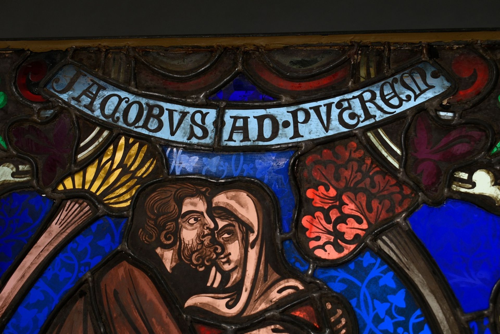 Kirchenfenster Bleiverglasung „Jacob und Rachel“, 19.Jh., mit integrierter Beleuchtung, 67,5x63,5cm - Bild 2 aus 6
