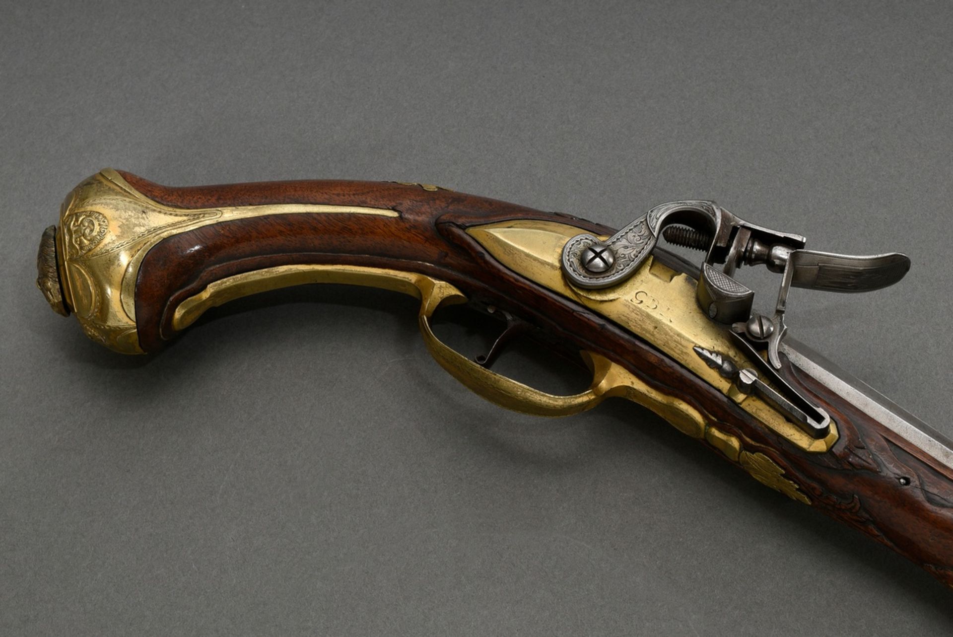 Muzzle loading flintlock cavalry pistol with iron barrel and brass gilt, finely engraved fittings " - Image 4 of 21