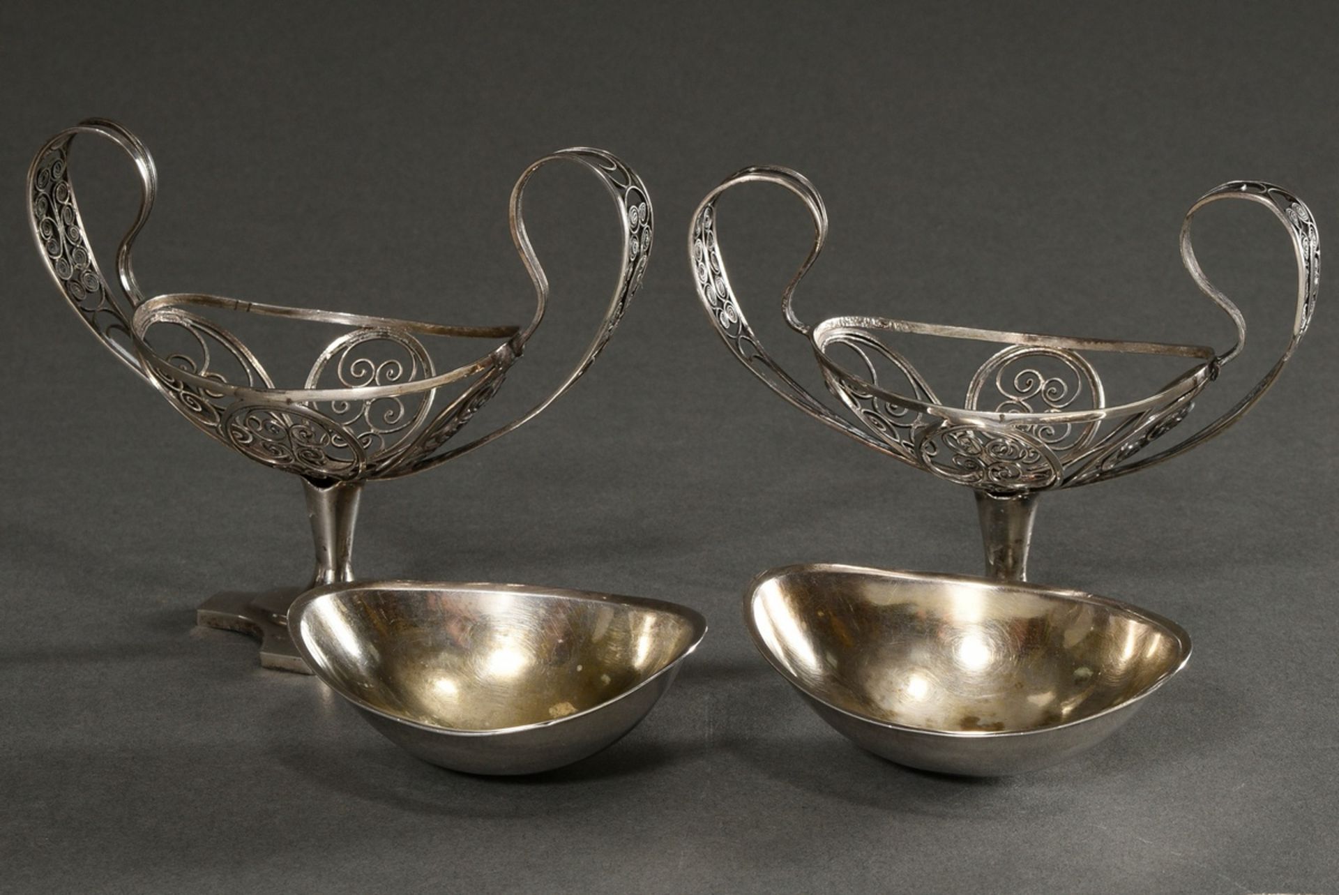 A pair of Empire salvers with filigree bowl and ear handles over a quatrefoil foot, removable inser - Image 4 of 6