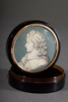 Round tortoise shell snuff box with fine grisaille portrait "Lady in profile" in gold frame, France