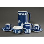 5 Diverse Teile Wedgwood Tête-à-Tête in blauer Jasperware mit weißen Bisquitreliefs, England Anfang