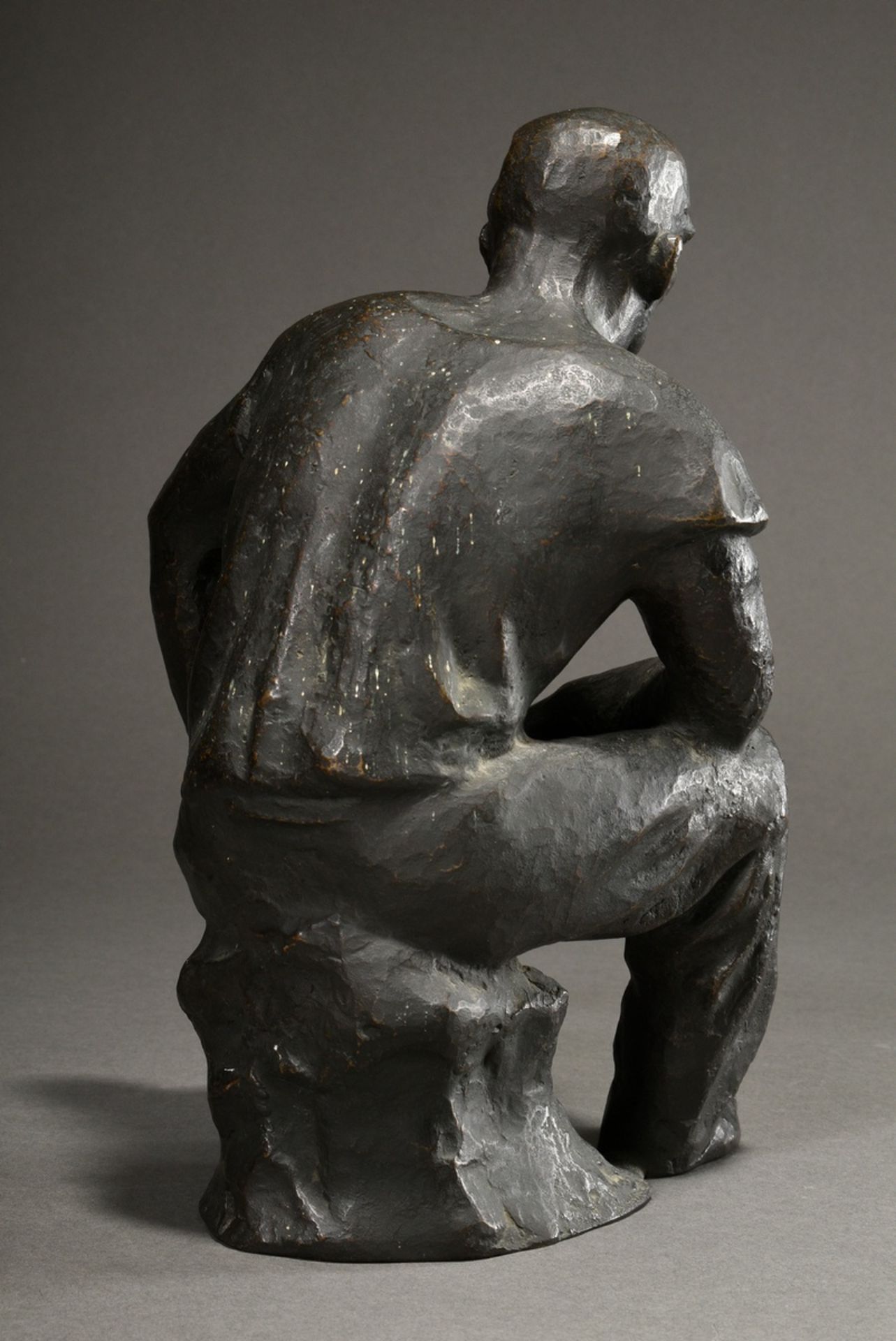 Propf, Robert (1910-1986) „Sitzender Bergmann“, Bronze, dunkel patiniert, verso sign., H. 29cm, min - Bild 3 aus 7
