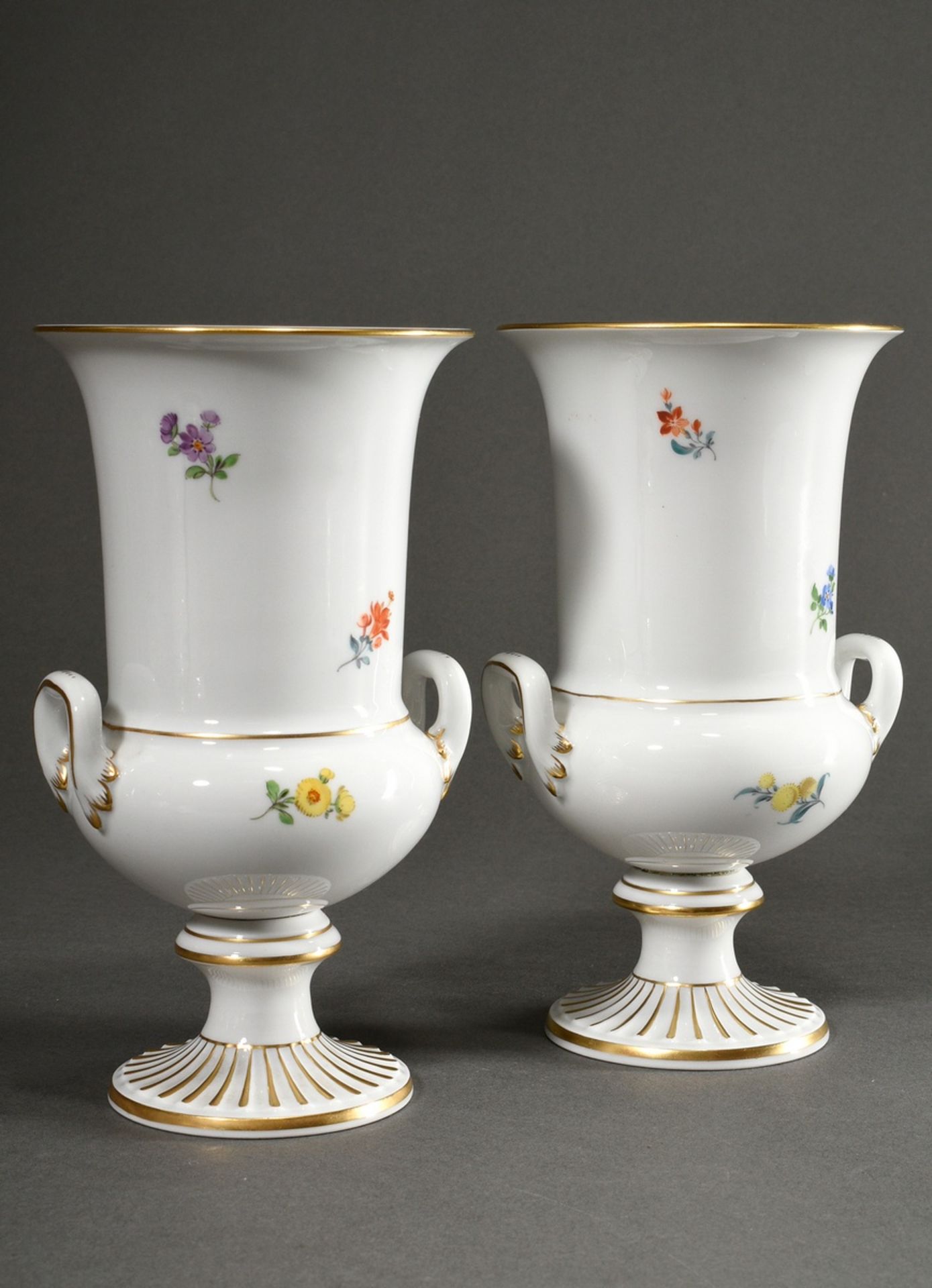 5 Pieces Meissen "Deutsche Blume": 2 goblet vases with handle (h. 22cm), 2 various round lidded box - Image 4 of 7