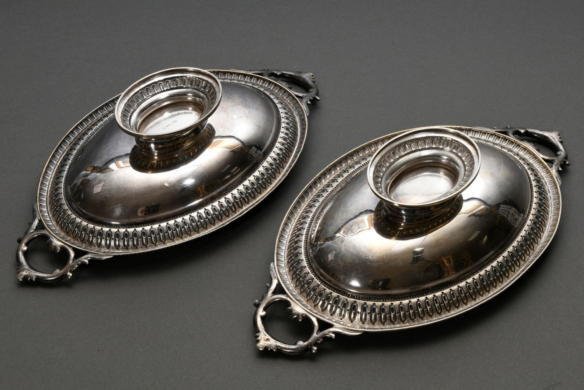 A pair of late Biedermeier top bowls in oval form with engraved ornamental decoration and sculpted  - Image 4 of 6