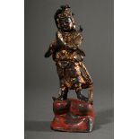 Chinesische stehende Weituo Wächterfigur, Hände im Andjalimudra vor der Brust, mit Helm und Rüstung
