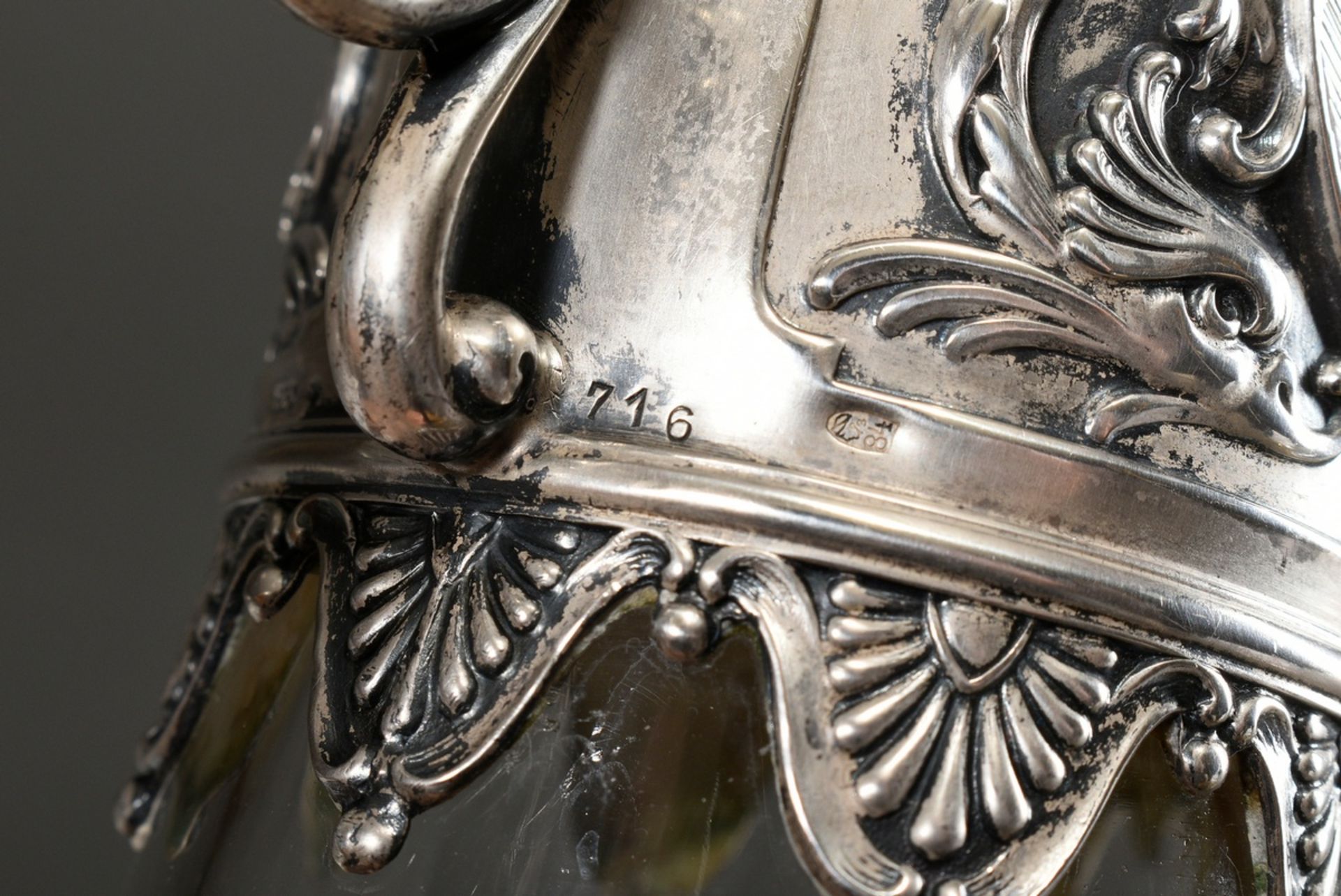 Historicism tankard with faceted base and richly ornamented mounting and engraved coats of arms on  - Image 6 of 7