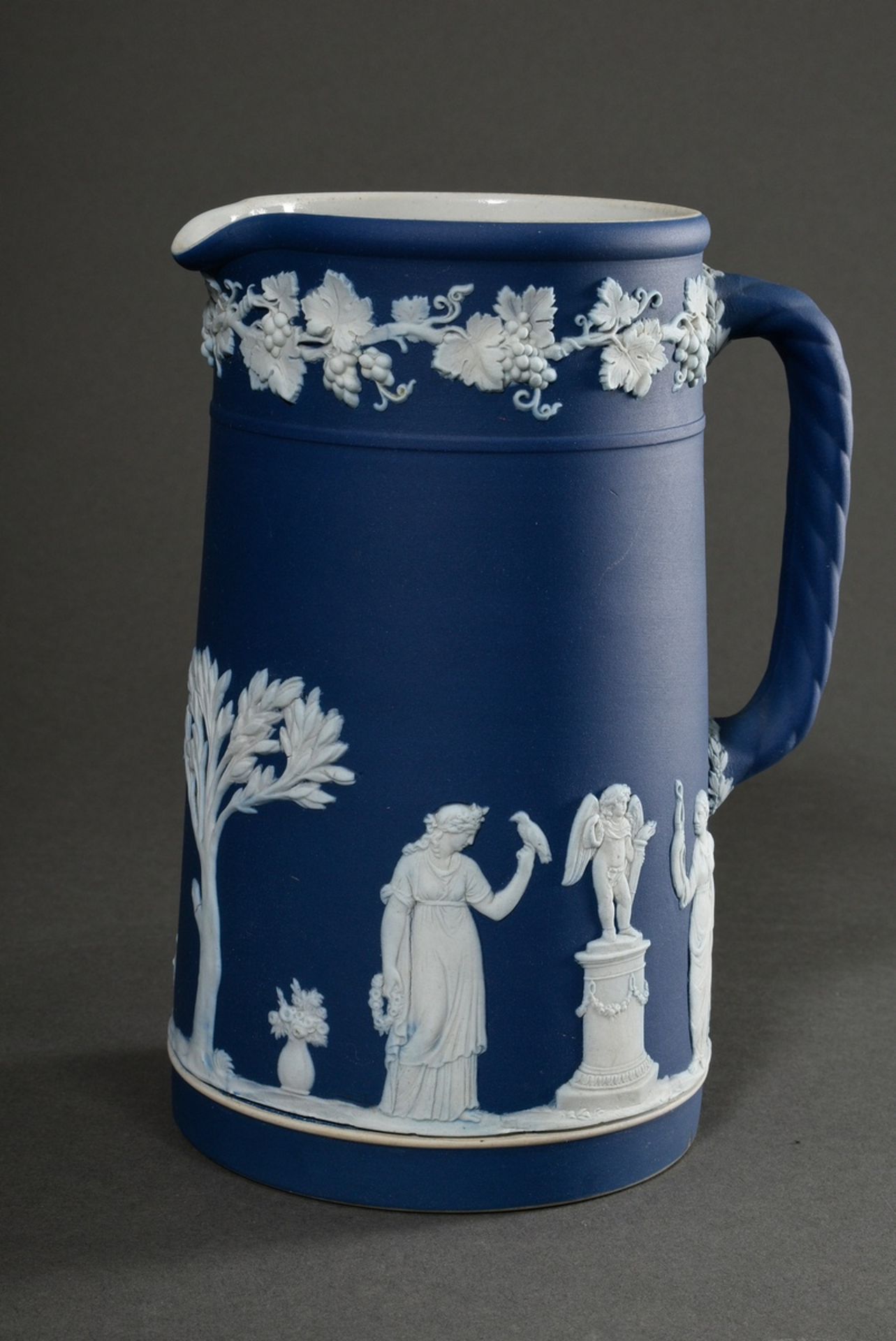 5 Various pieces Wedgwood Tête-à-Tête in blue jasperware with white bisque reliefs, England early 2 - Image 2 of 6