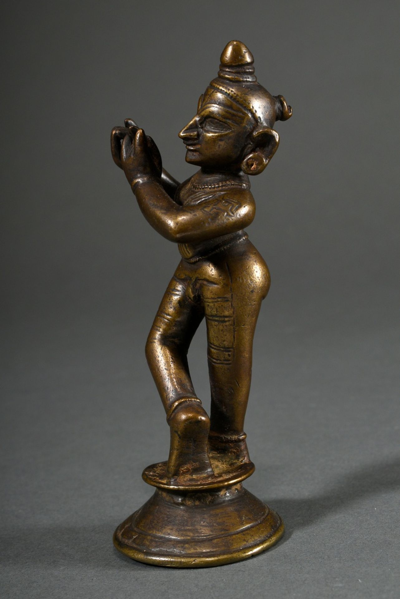 Bronze Figur "Krishna Venugopola", Indien 18. Jh., H. 15,8cm, Flöte verloren, in situ erworben um 1 - Bild 4 aus 5