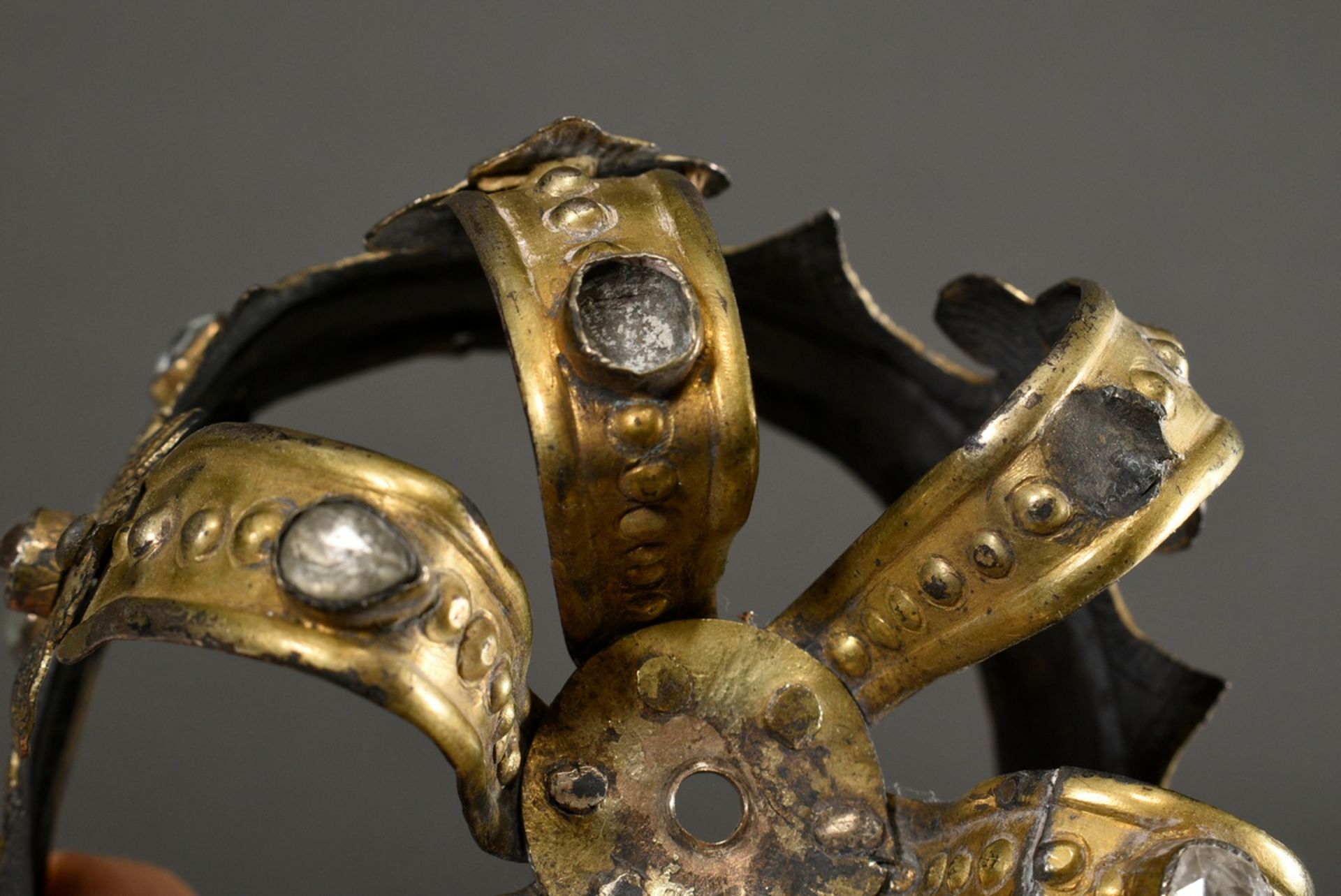 Antique crown of the Virgin Mary with glass stones, probably South German, 19th century, gilt metal - Image 7 of 9