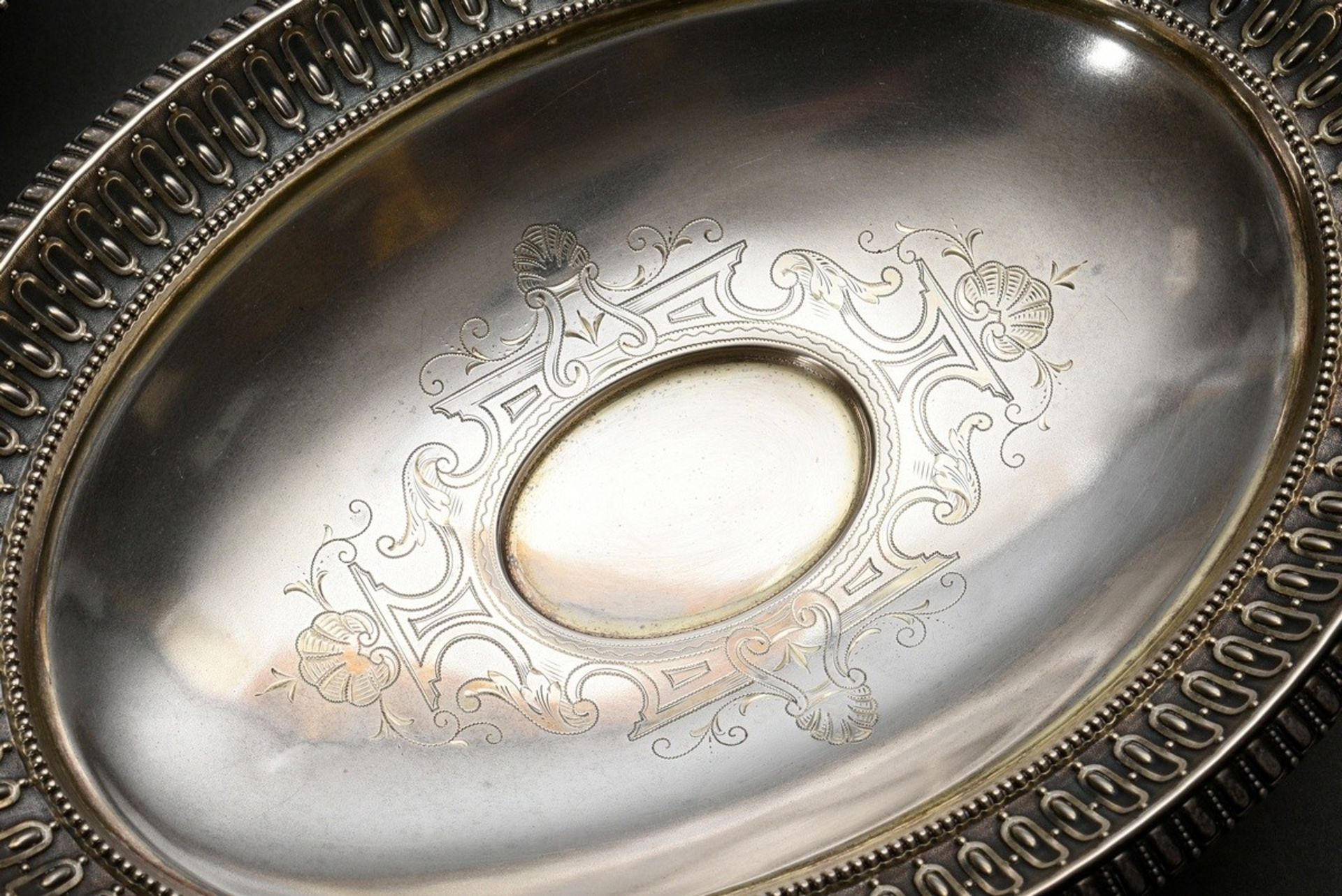 A pair of late Biedermeier top bowls in oval form with engraved ornamental decoration and sculpted  - Image 2 of 6