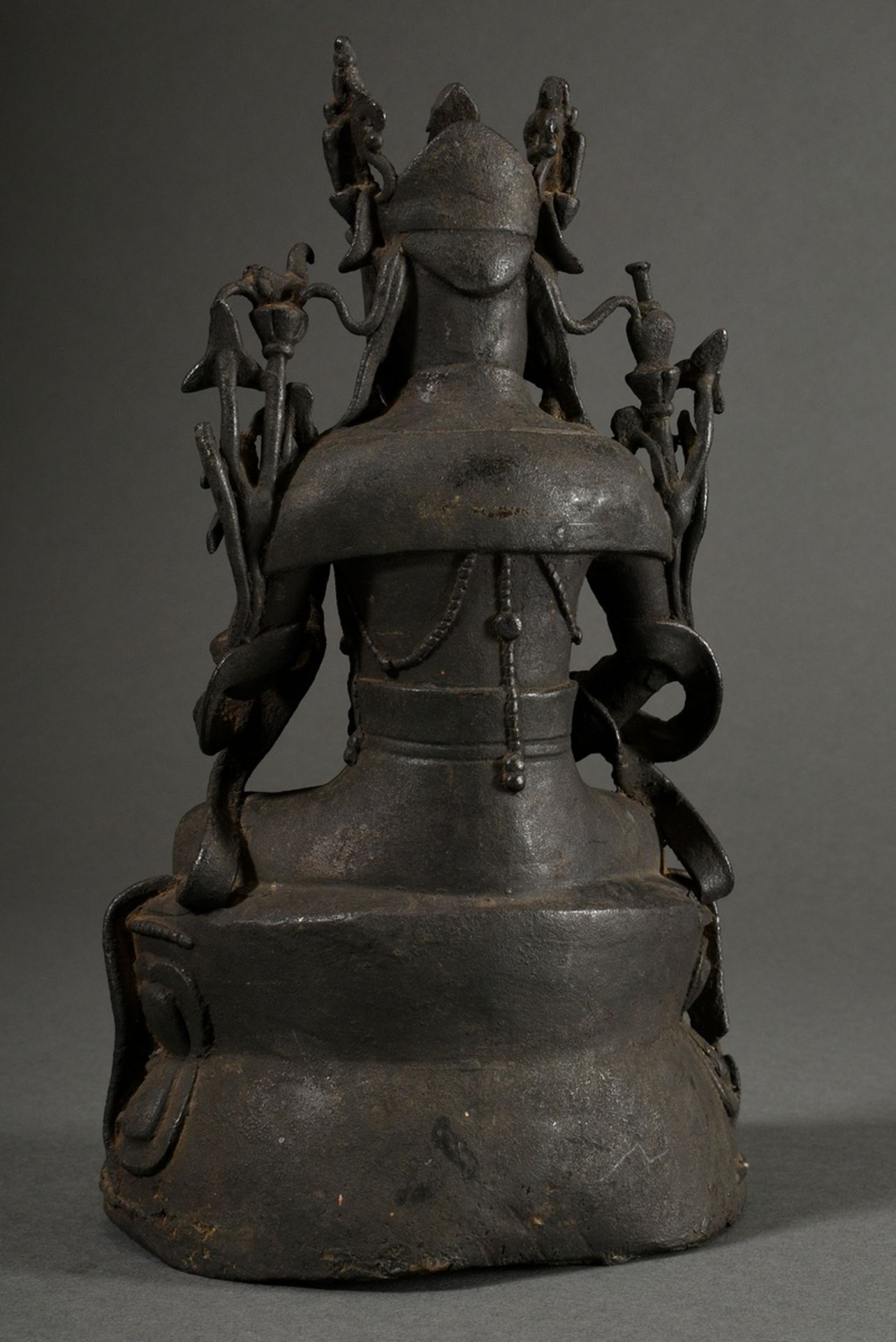 Chinesische Bodhisattva Avalokiteshvara / Guanyin Pusa mit Krone und Schmuck auf Kundika-Vase und K - Bild 5 aus 10