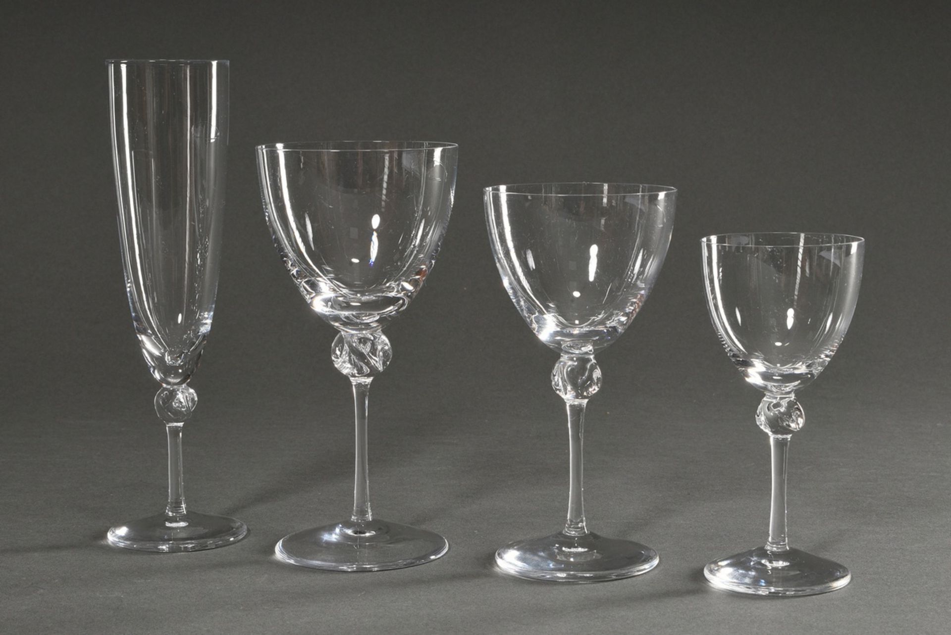 36 Daum Nancy „Boléro“ Gläser mit zarter Kuppa und Knoten im Stiel: 14 große Weingläser (H.16,5cm), - Bild 3 aus 3