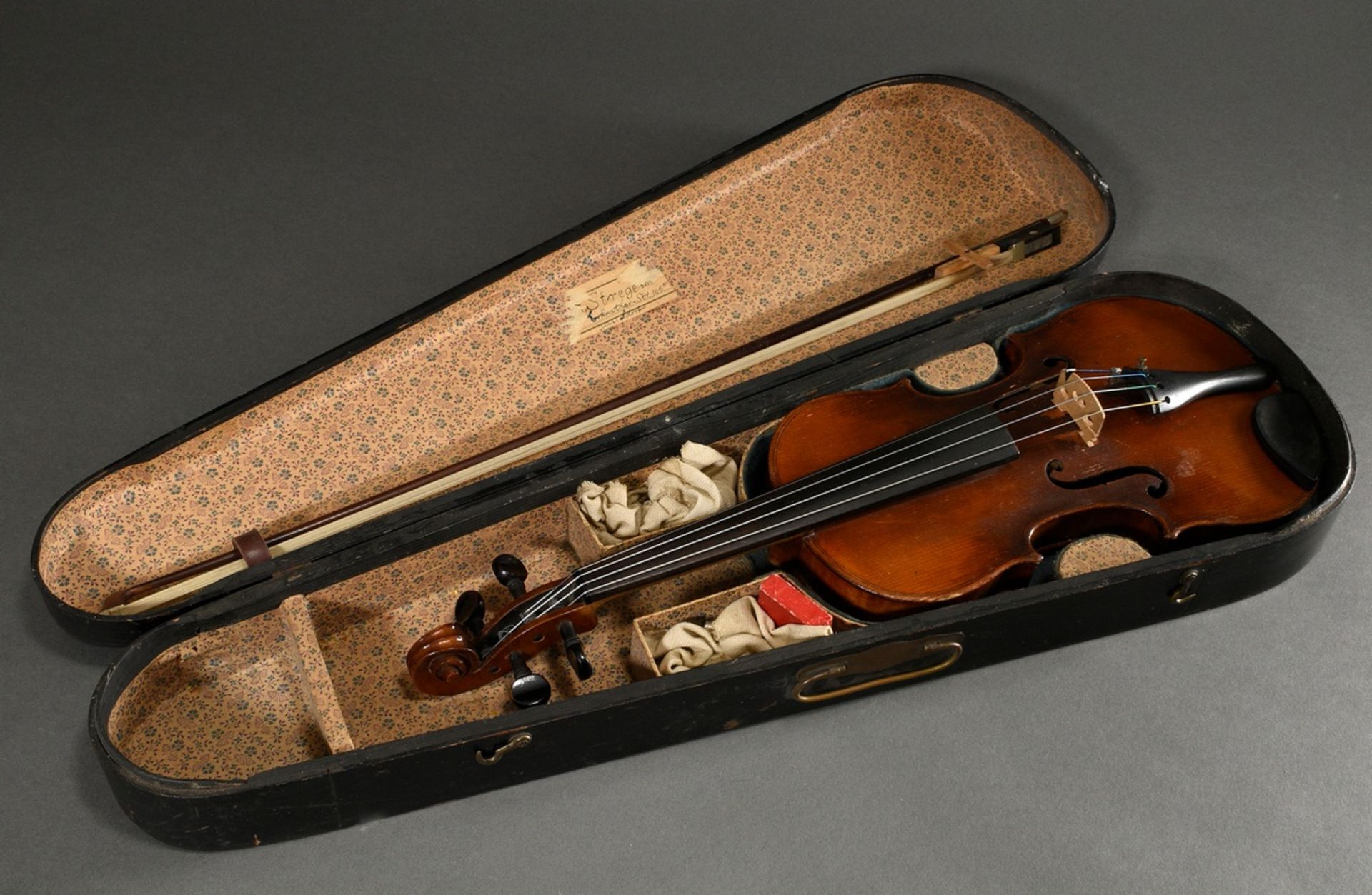 Deutsche Geige, wohl Sachsen um 1900, ohne Zettel, rückseitig gestempelt "Conservatory Violin", zwe - Bild 10 aus 12