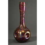 Jugendstil Glas Keulenvase mit aufgelegtem Faden auf rosé-violett lustrierendem Korpus, H. 27cm