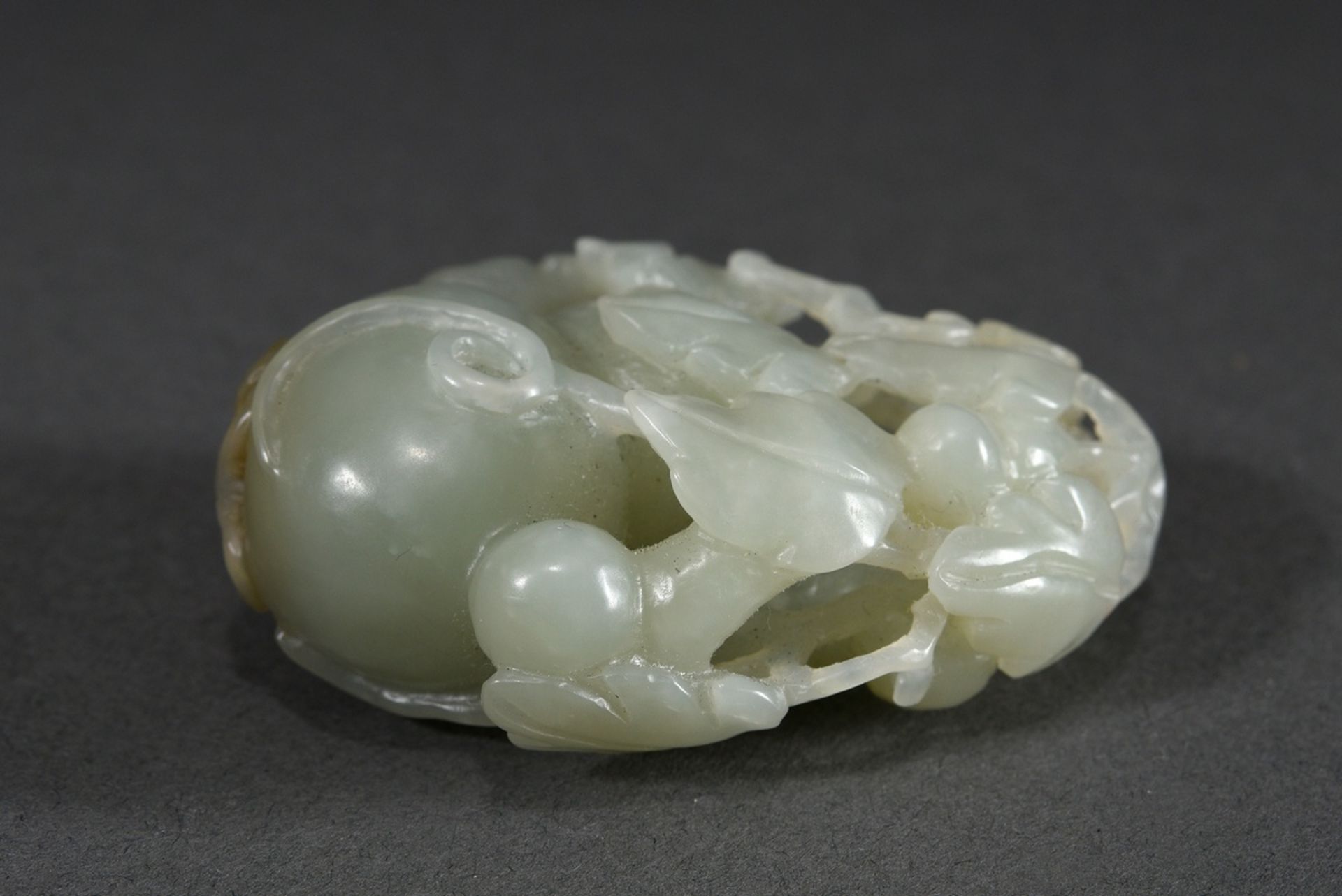 Helles Jade Toggle "Hulu Flaschenkürbisse und Schmetterling", China, 6x4,2x1,8cm - Bild 5 aus 5