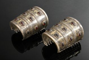 Paar Tekke Turkmenen Armbänder oder Manschetten "Bilezik", konisch verlaufend mit je 3 Ornamentfrie