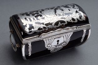 Rare chest-shaped tortoiseshell tabatière with silver inlays (piqué-posé) "Painter at the easel bet