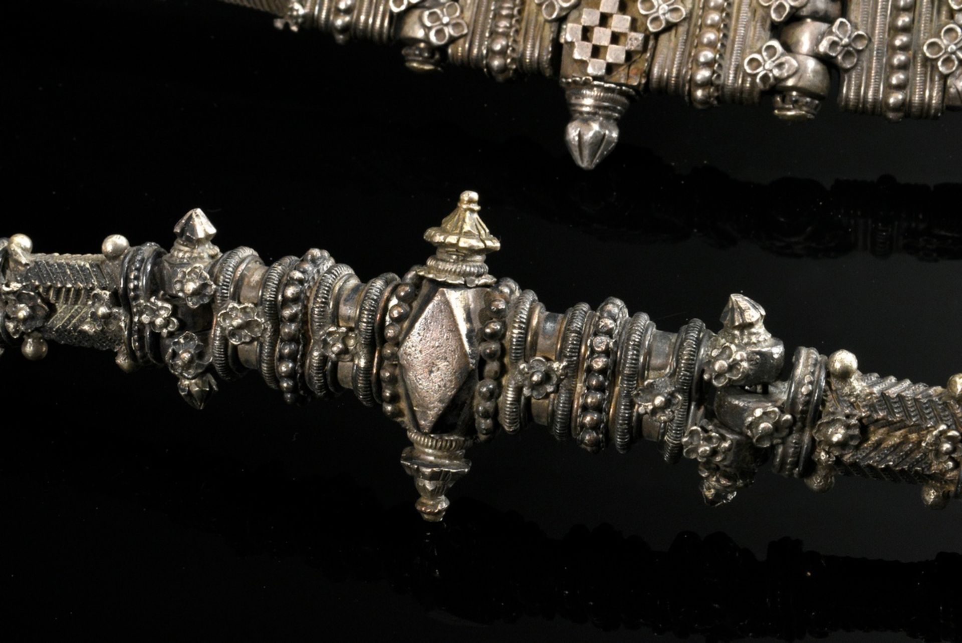 2 Diverse indische Silber Gürtel aus zwei- und dreireihigen geflochtenen Schlangenketten mit umgrei - Bild 2 aus 3