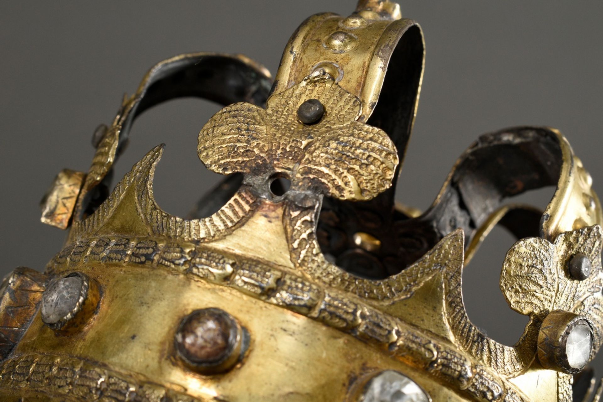 Antique crown of the Virgin Mary with glass stones, probably South German, 19th century, gilt metal - Image 8 of 9