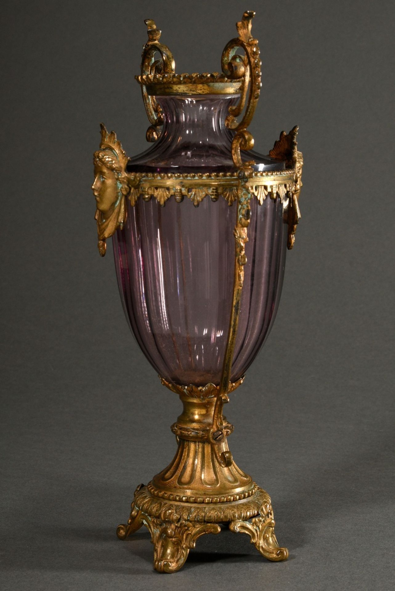 Facettierte Amethystglas Vase mit historisierender Ormolue Montierung und Maskarons, um 1880, H. 25 - Bild 2 aus 8