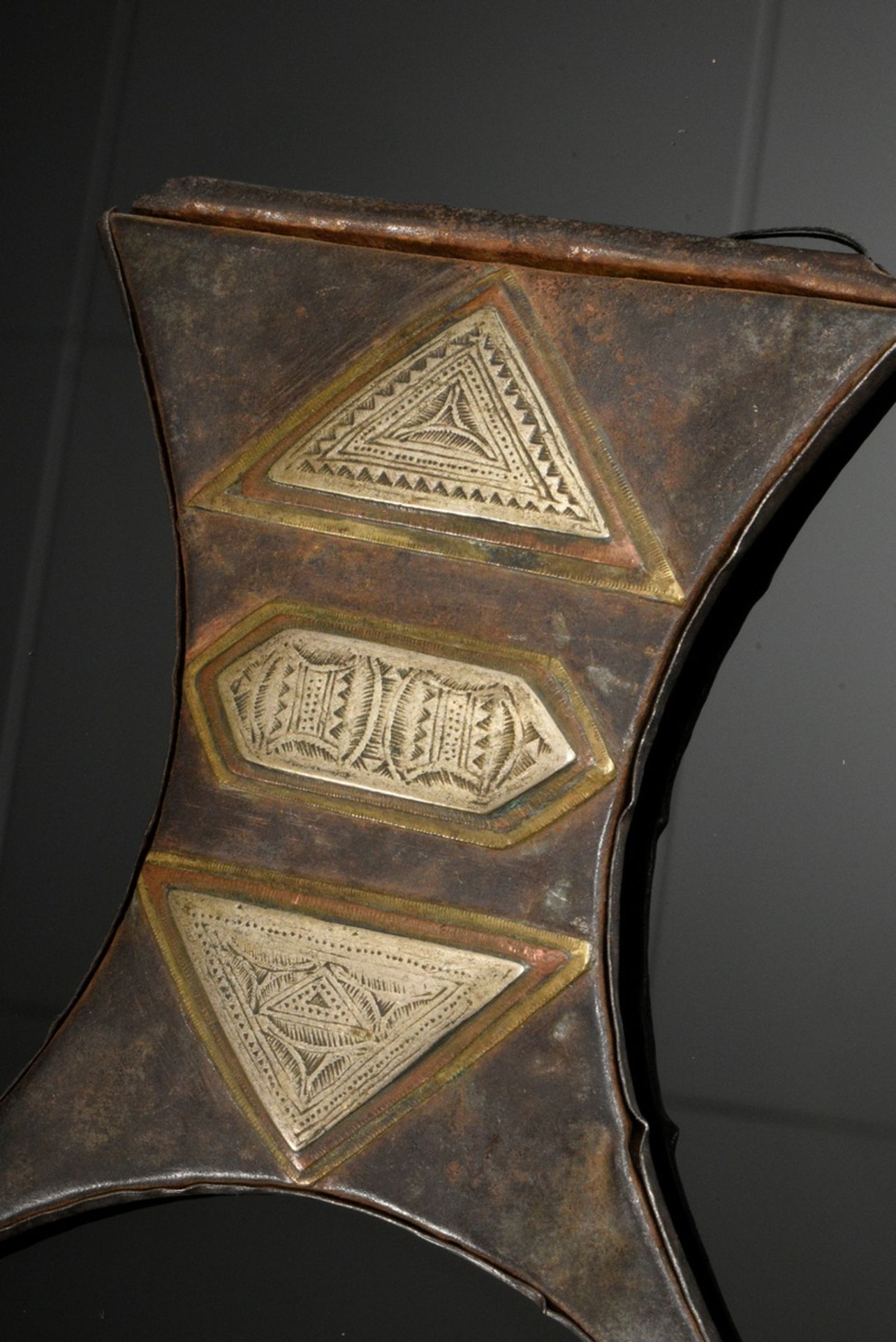 5 Diverse Tuareg Amulettanhänger und -behälter  "Tcherot" oder "Shirawt" mit Plättchen belegt, fein - Bild 4 aus 7