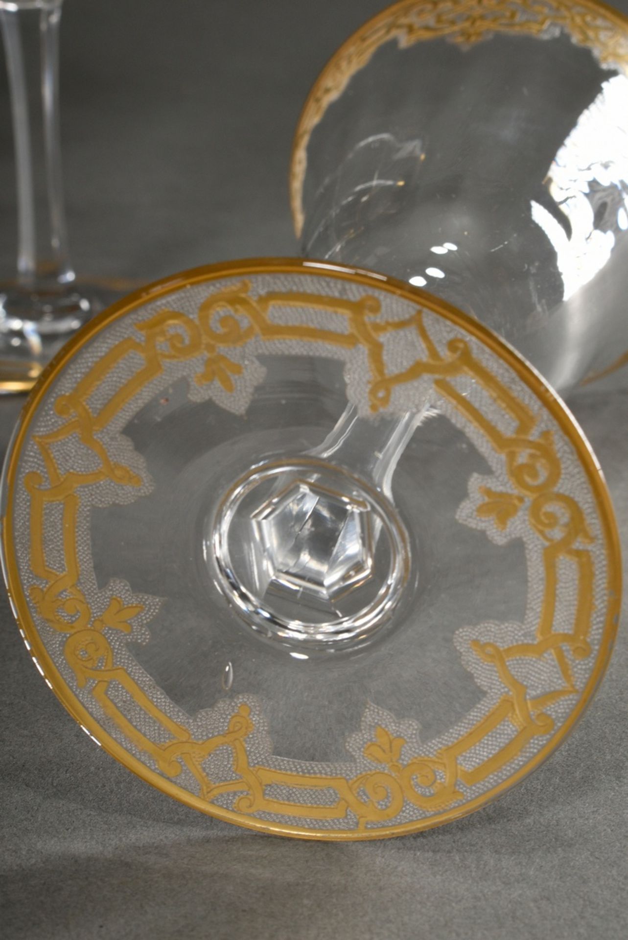 7 Gläser mit ornamentalem Goldrand in Saint Louis Art, H. 17,5cm - Bild 5 aus 5