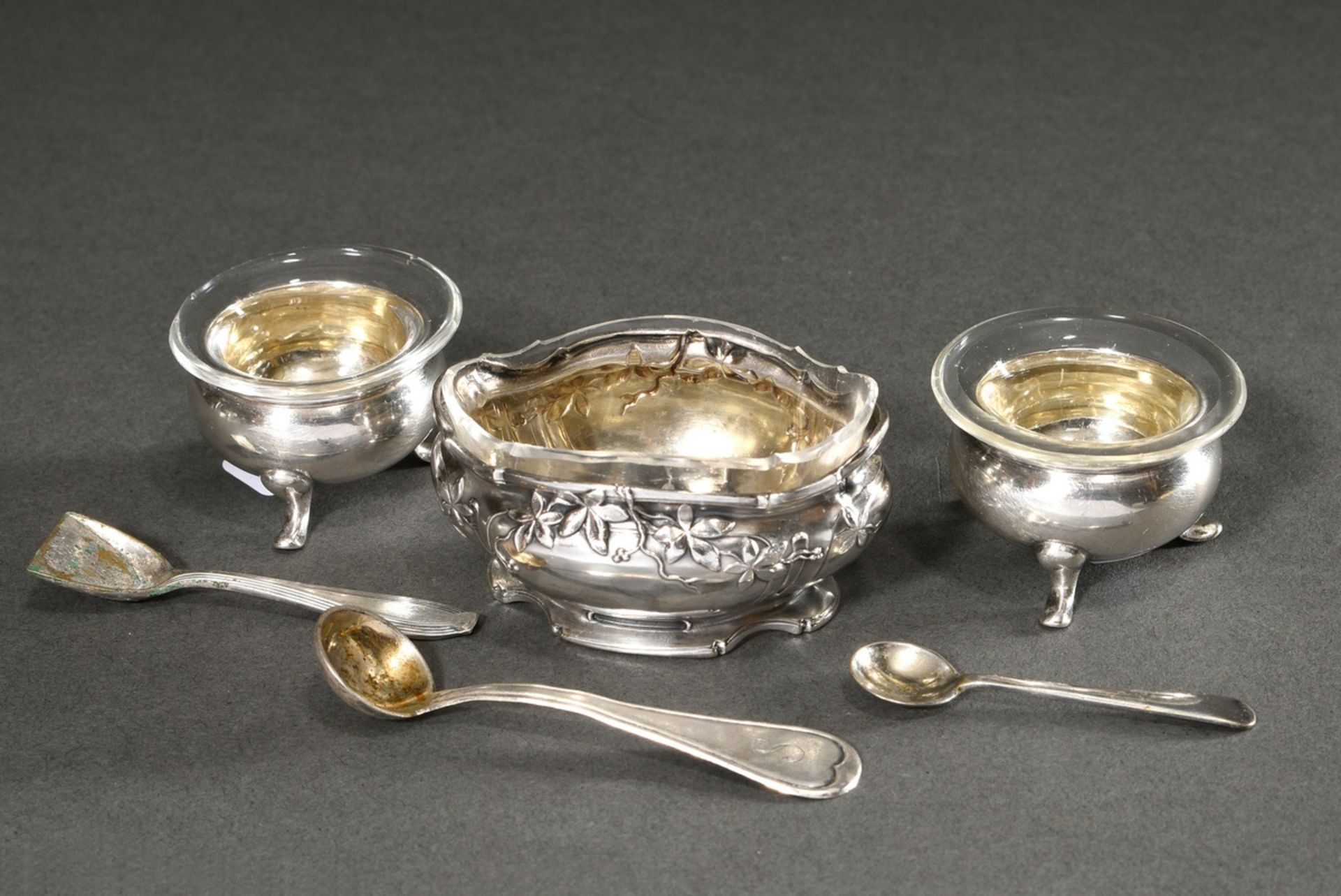 3 Various salvers with faceted glass inserts, silver, total 153g (no glass): Pair of plain on three