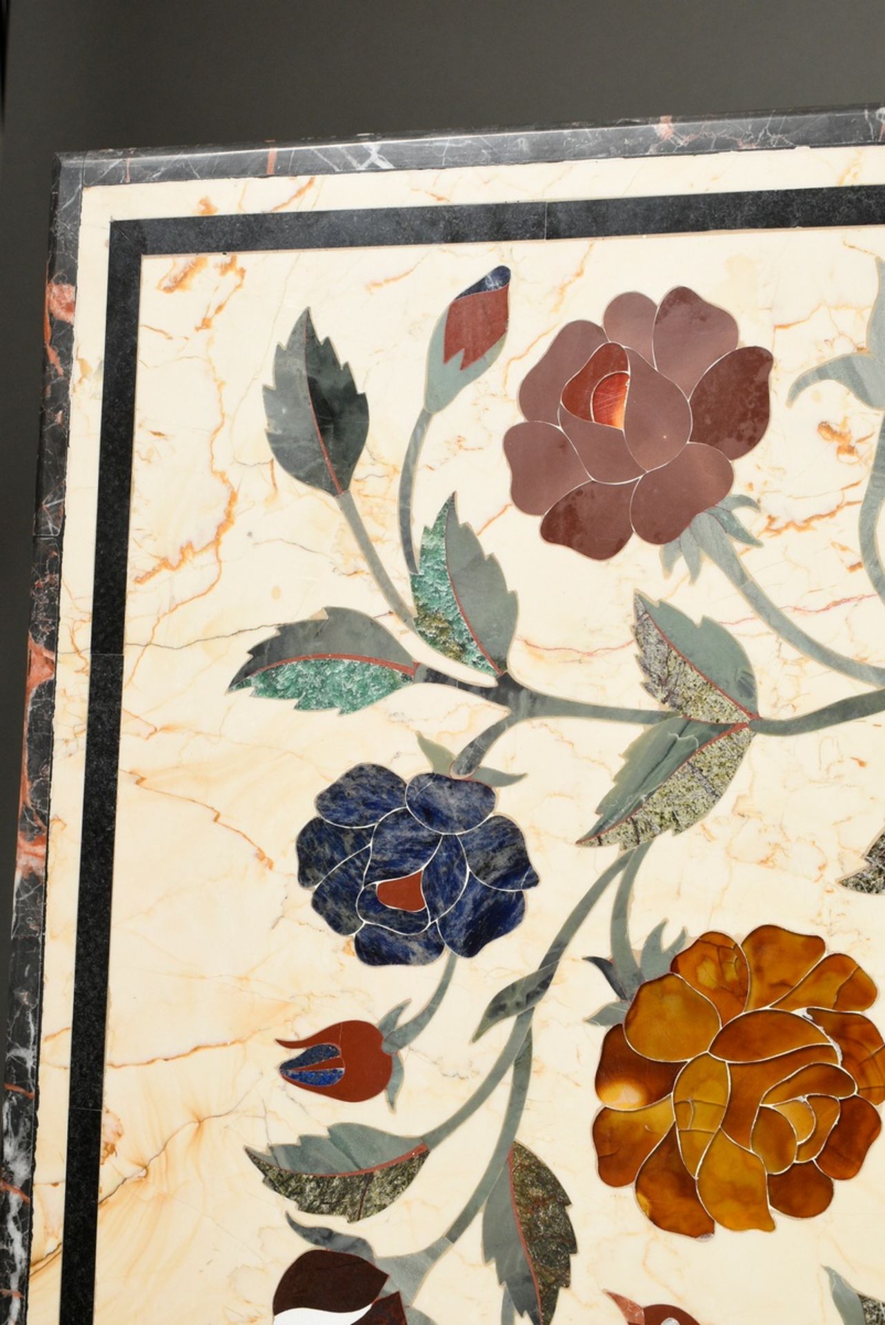 Rechteckige Tischplatte mit opulent dekorierter Pietra Dura Arbeit "Vögel in Blütenranken", verschi - Bild 5 aus 7